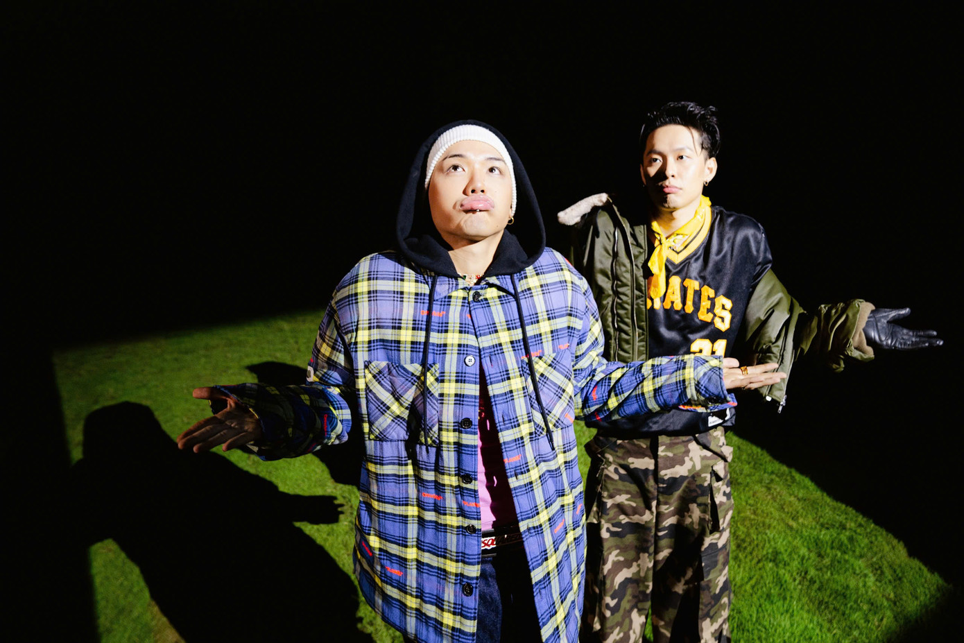 Phiên bản mới của Thờ ơ do WEAN và HURRYKNG thể hiện đã được phát hành trên các trang nhạc số. Phiên bản mới của Thờ ơ do WEAN và HURRYKNG thể hiện đã được phát hành trên các trang nhạc số.