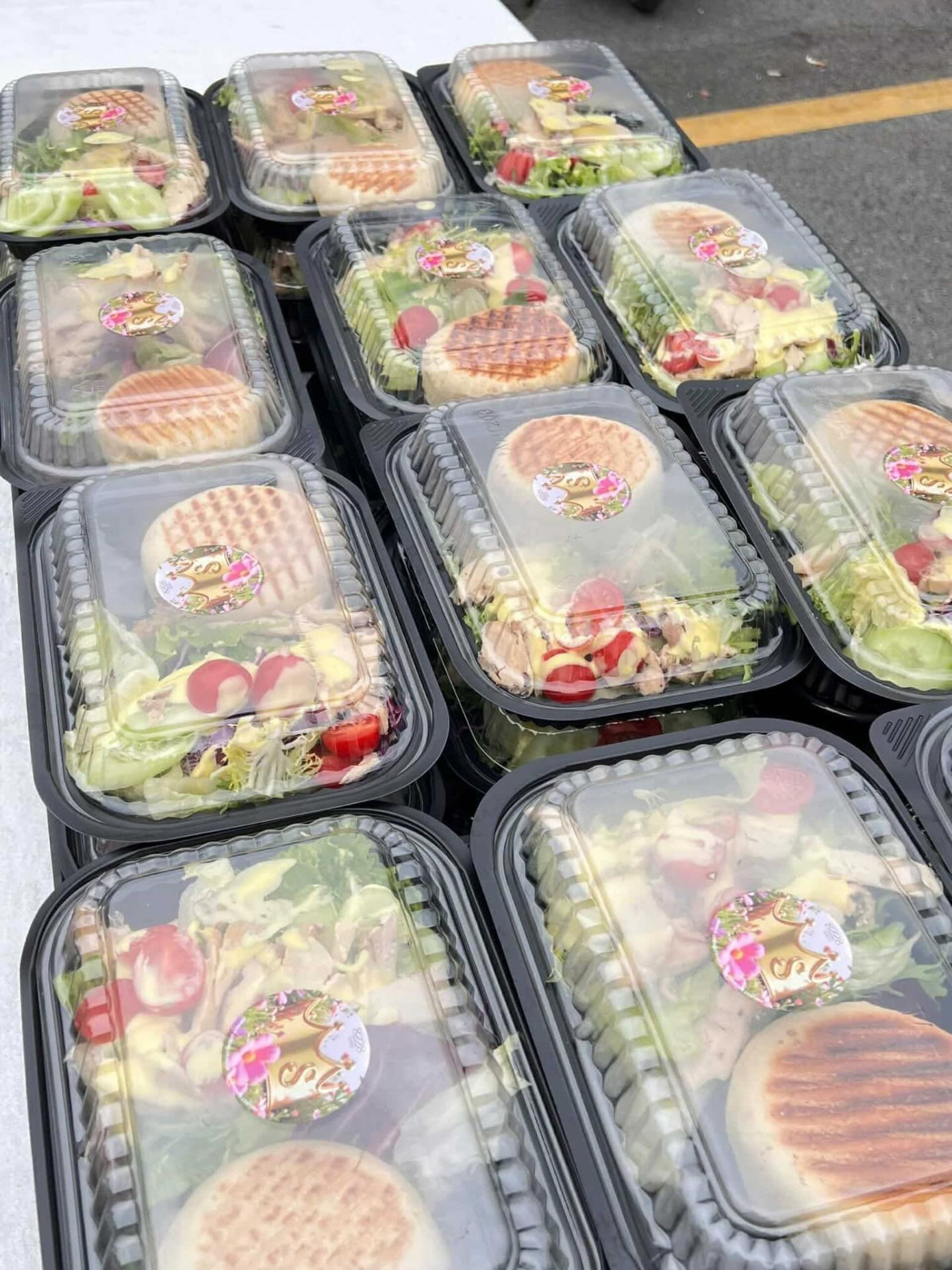 Thức ăn không chỉ được chuẩn bị đẹp mắt mà còn đầy đủ chất dinh dưỡng. Thức ăn không chỉ được chuẩn bị đẹp mắt mà còn đầy đủ chất dinh dưỡng.