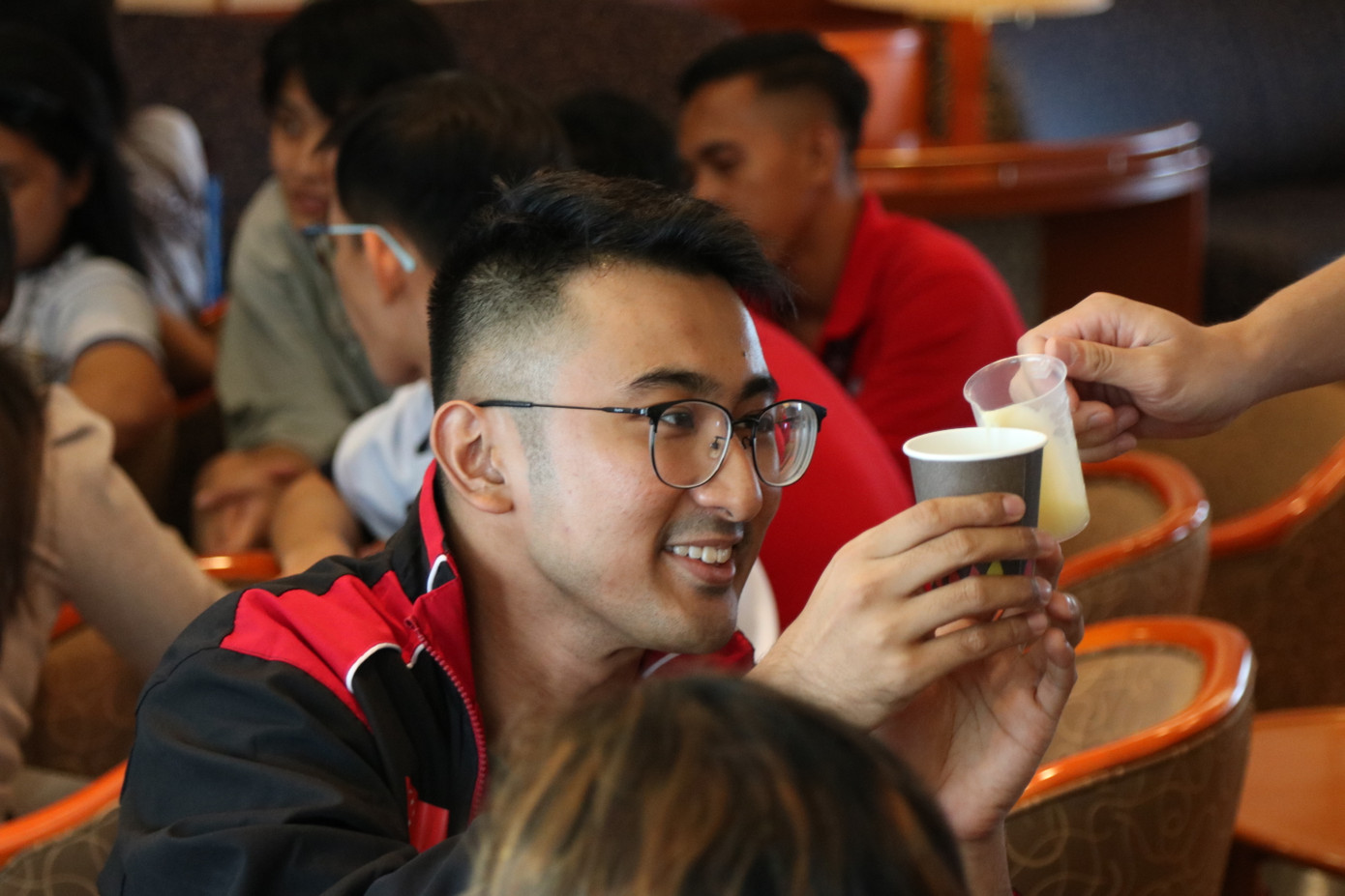 Bên cạnh trình diễn các phương pháp pha chế cà phê phin, cà phê trứng,... những câu chuyện thú vị về văn hóa cà phê ở các vùng miền, tỉnh thành cũng được các đại biểu Việt Nam chia sẻ, đem đến nhiều trải nghiệm khó phai cho người tham dự. Bên cạnh trình diễn các phương pháp pha chế cà phê phin, cà phê trứng,... những câu chuyện thú vị về văn hóa cà phê ở các vùng miền, tỉnh thành cũng được các đại biểu Việt Nam chia sẻ, đem đến nhiều trải nghiệm khó phai cho người tham dự.