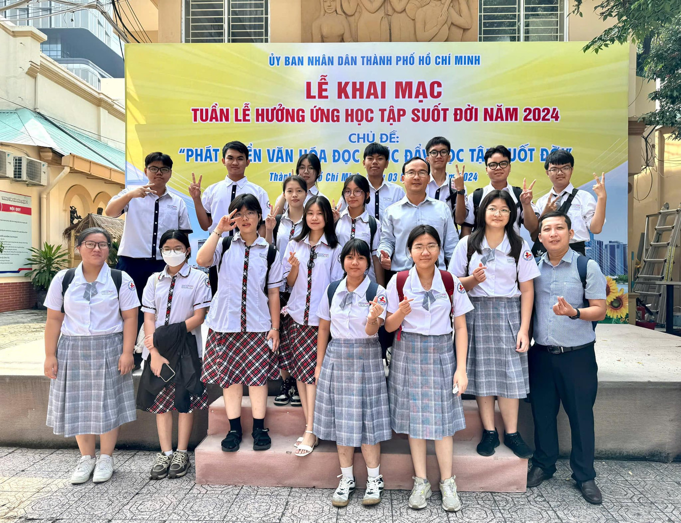 Ảnh: Đoàn Trường THPT Ernst Thalmann