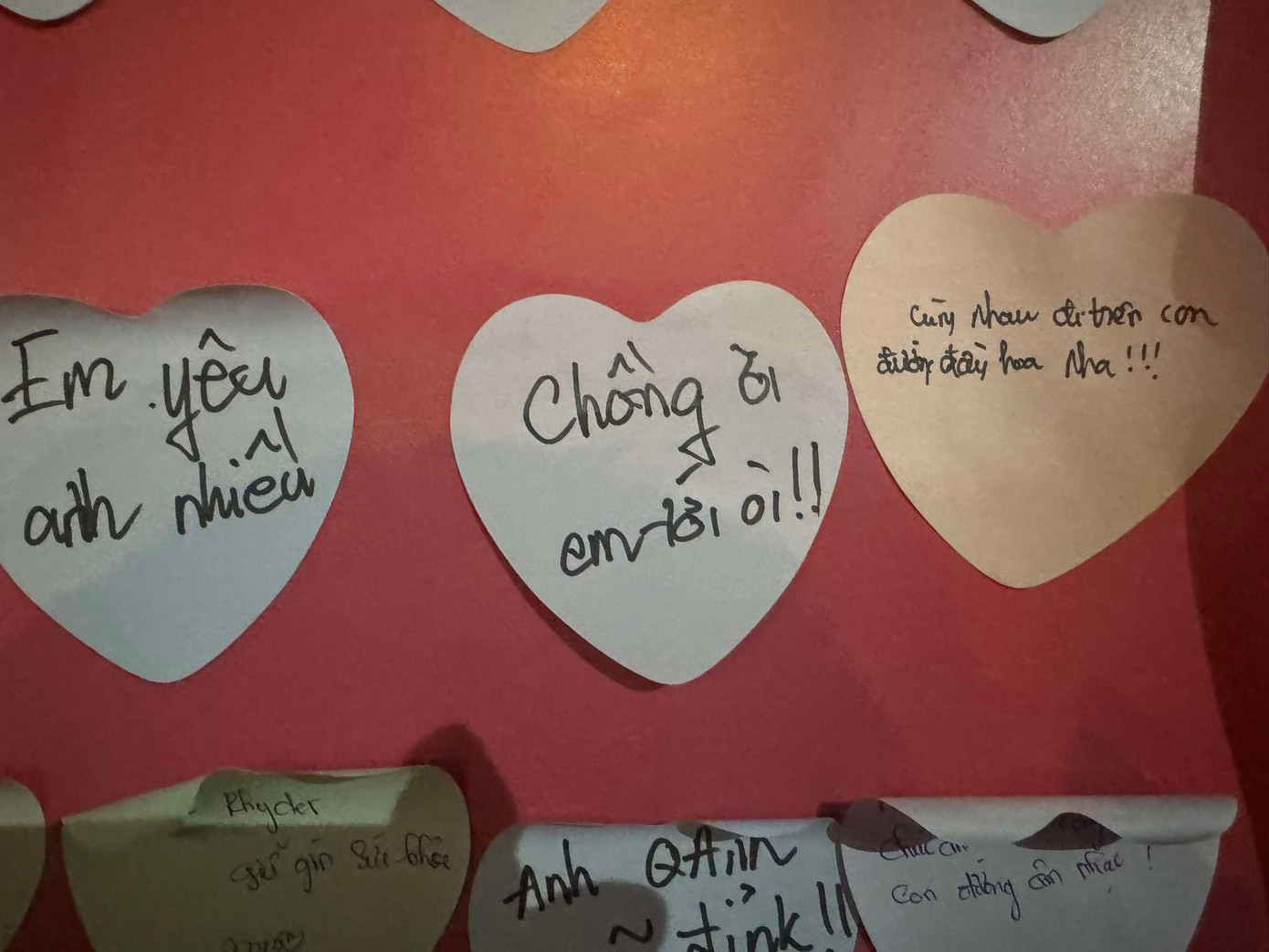 Lời nhắn chung của nhiều fan khi đến mini show: &quot;Chồng ơi em tới òi!&quot;.