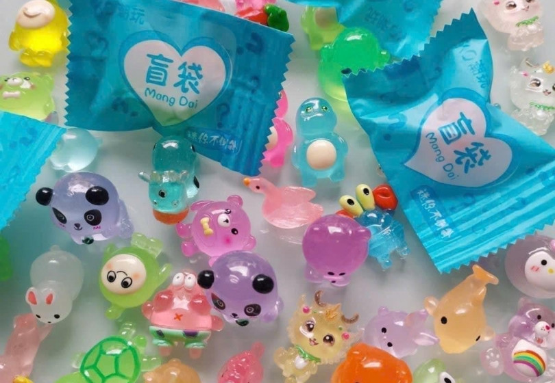 Túi mù có nguồn gốc từ Nhật Bản, phát triển từ ý tưởng "Fukubukuro" - túi may mắn, thường được dùng để giải quyết hàng tồn kho. Túi mù có nguồn gốc từ Nhật Bản, phát triển từ ý tưởng "Fukubukuro" - túi may mắn, thường được dùng để giải quyết hàng tồn kho.