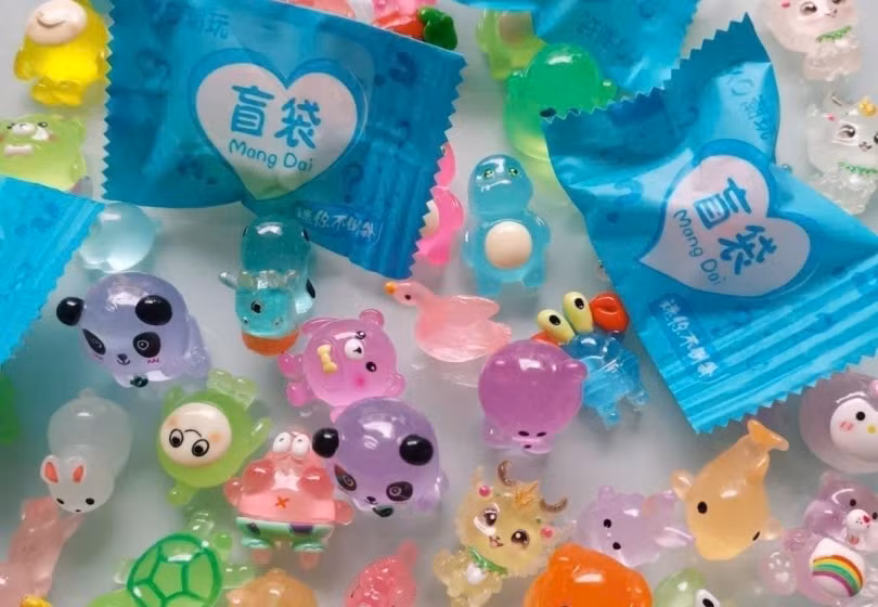 Túi mù có nguồn gốc từ Nhật Bản, phát triển từ ý tưởng "Fukubukuro" - túi may mắn, thường được dùng để giải quyết hàng tồn kho.