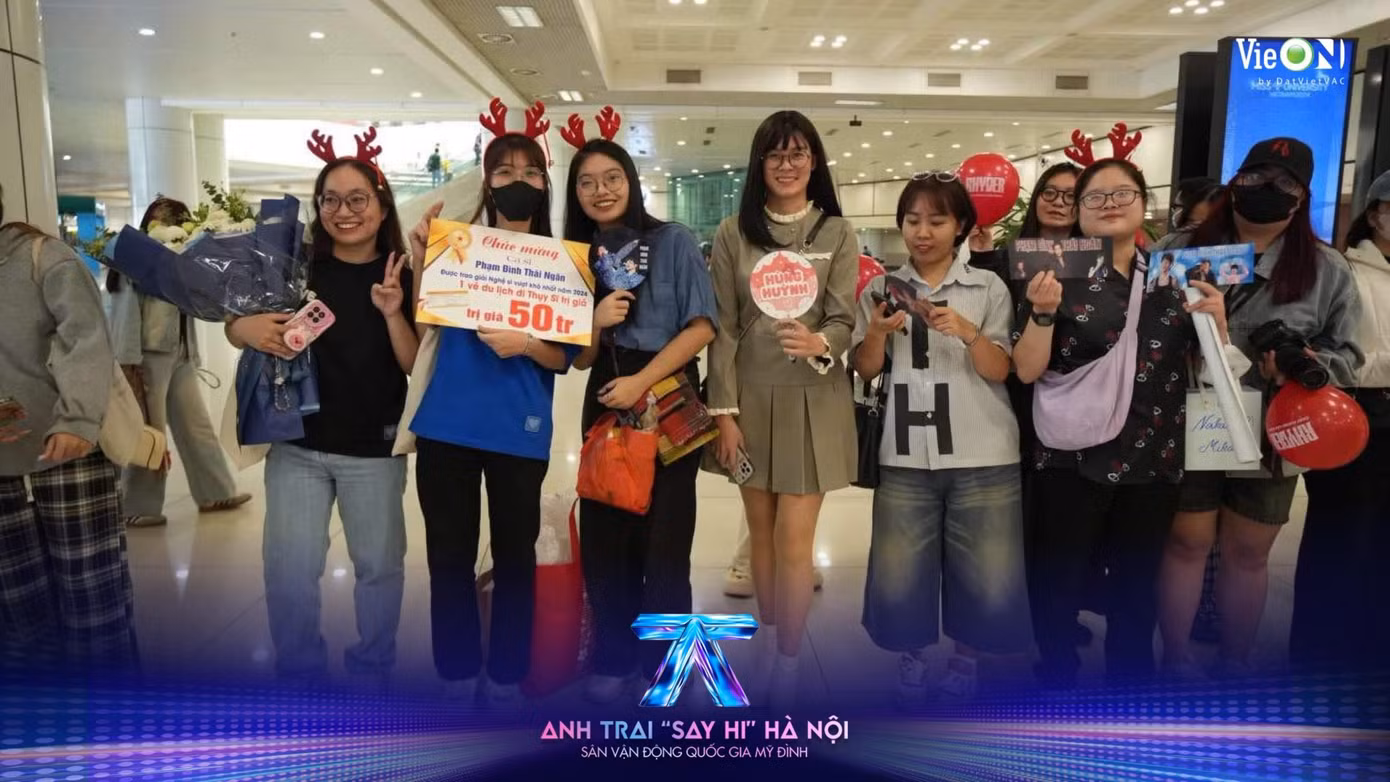 FC dành tặng "anh trai" Phạm Đình Thái Ngân chuyến du lịch trị giá 50 triệu đồng.