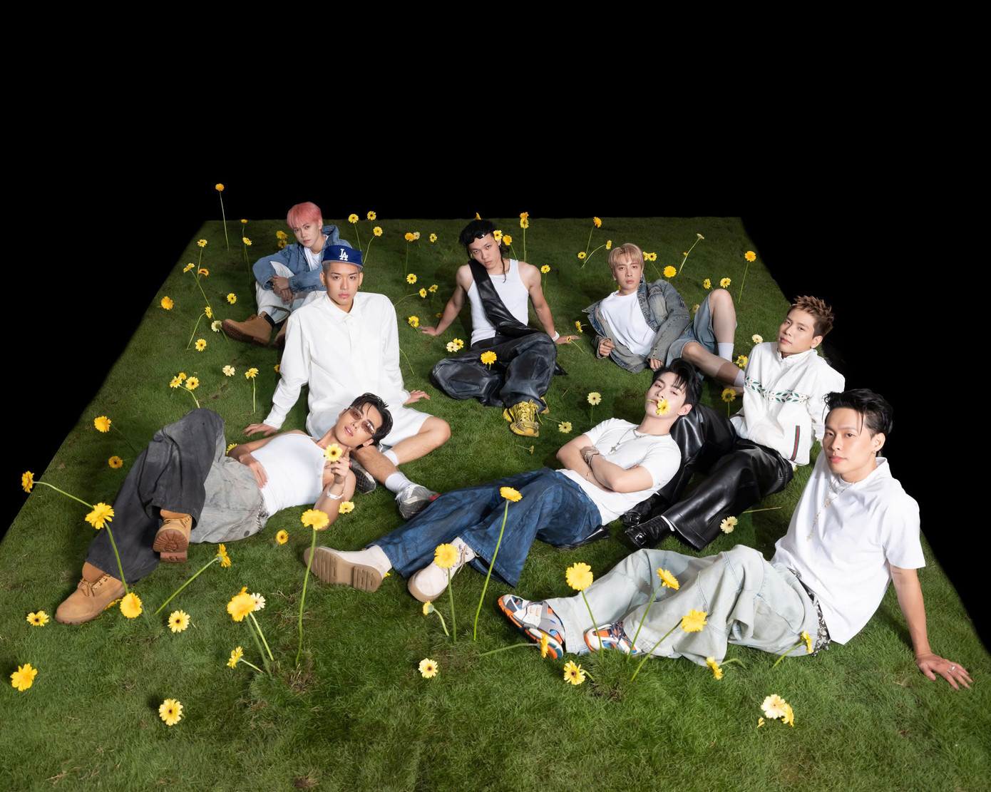 Với anh, mùa Hè được tận hưởng trong âm nhạc và nghệ thuật cùng Anh Trai "Say Hi" là giai đoạn kỳ lạ và khó quên nhất trong đời. Với anh, mùa Hè được tận hưởng trong âm nhạc và nghệ thuật cùng Anh Trai "Say Hi" là giai đoạn kỳ lạ và khó quên nhất trong đời.