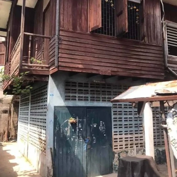 Ngôi nhà gỗ này được chủ nhà cho biết là tài sản do người chú để lại và ông quyết định dùng nó để kinh doanh.