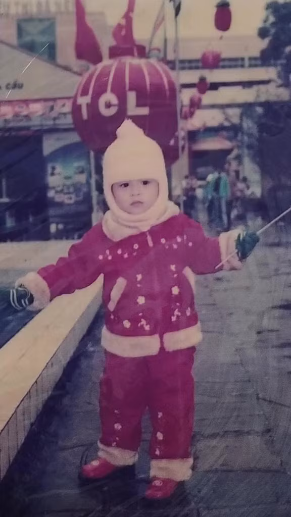 "Bé Tít" Thanh Thủy có đôi mắt tròn xoe, cặp má bầu bĩnh, đôi môi chúm chím dễ thương.