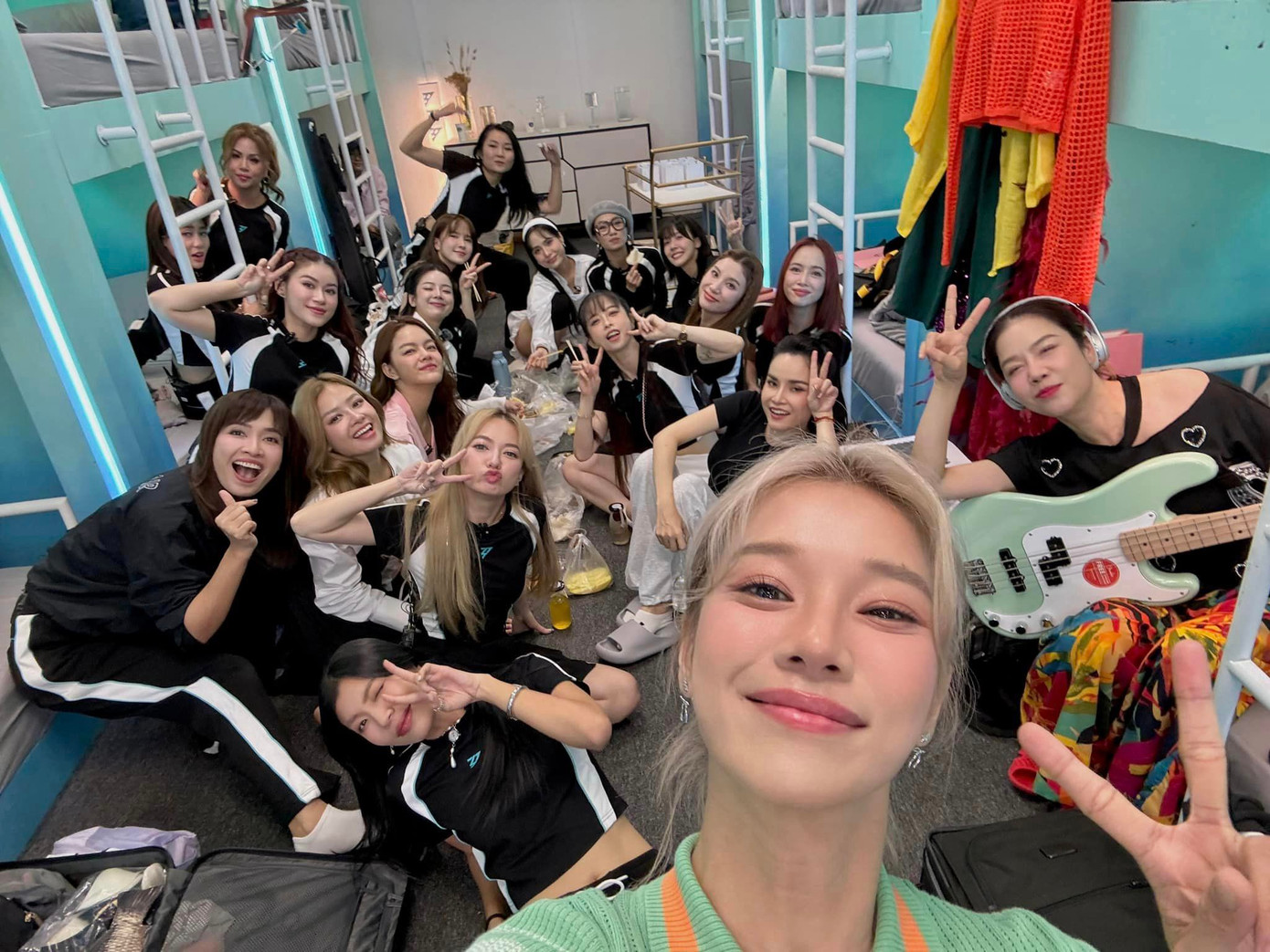 Đây có lẽ là khoảnh khắc yên tĩnh hiếm hoi tại khu Nội trú. Đây có lẽ là khoảnh khắc yên tĩnh hiếm hoi tại khu Nội trú.