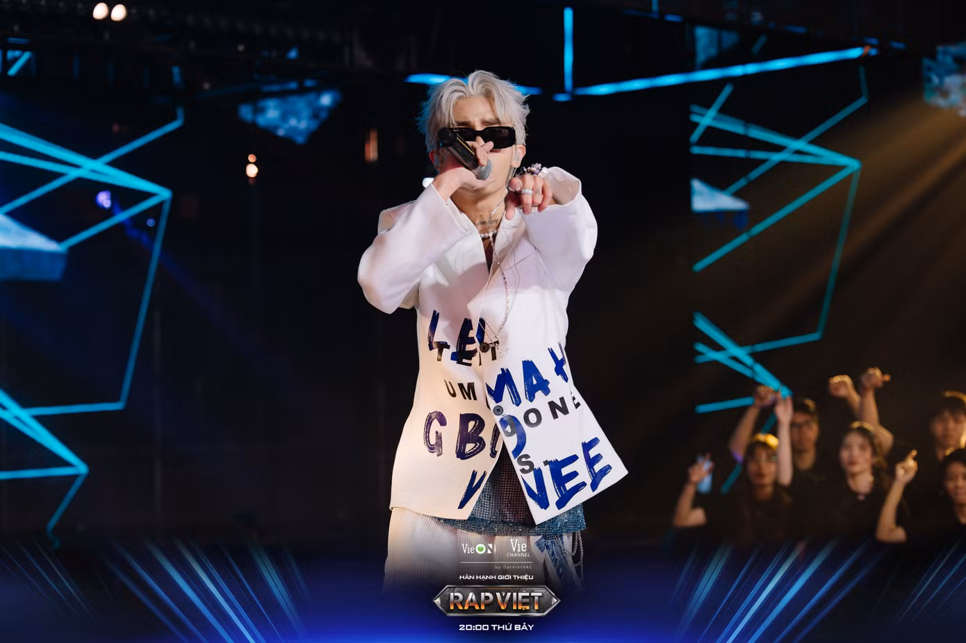 CoolKid không bị lu mờ bởi ánh hào quang của người anh em cùng tổ đội mà tỏa sáng bằng cá tính riêng.