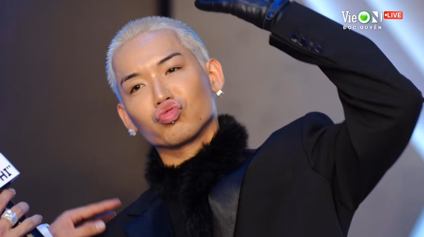 WEAN và thương hiệu "chu mỏ" của anh ấy khiến fan không ngừng hú hét.