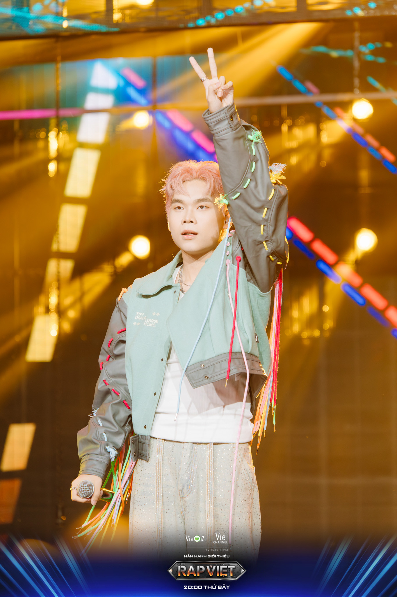 Hay “trai Đà Nẵng” V High quyết tâm “chơi lớn” nhưng lại bị HLV Karik và Giám khảo JustaTee chê thẳng.