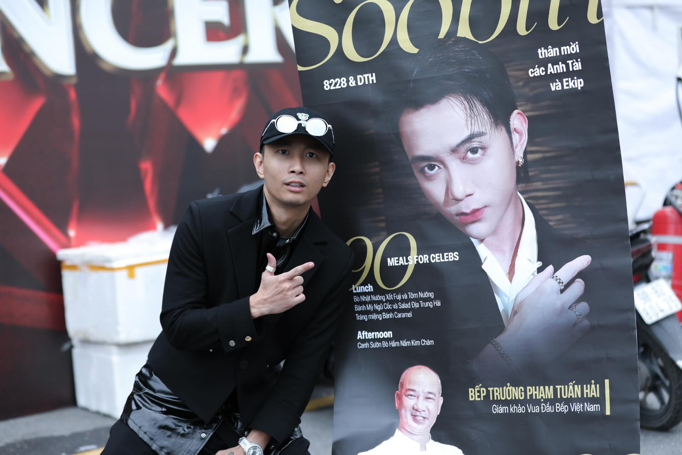 "Anh tài" Rhymastic check-in tại địa điểm tiếp ứng của FC SOOBIN. "Anh tài" Rhymastic check-in tại địa điểm tiếp ứng của FC SOOBIN.