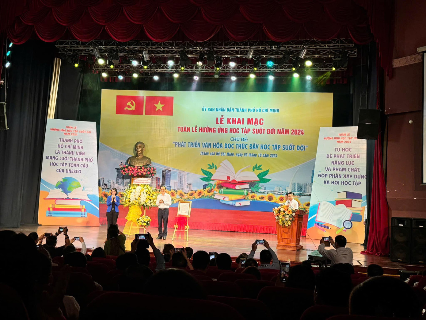 Ảnh: Đoàn Trường THPT Ernst Thalmann