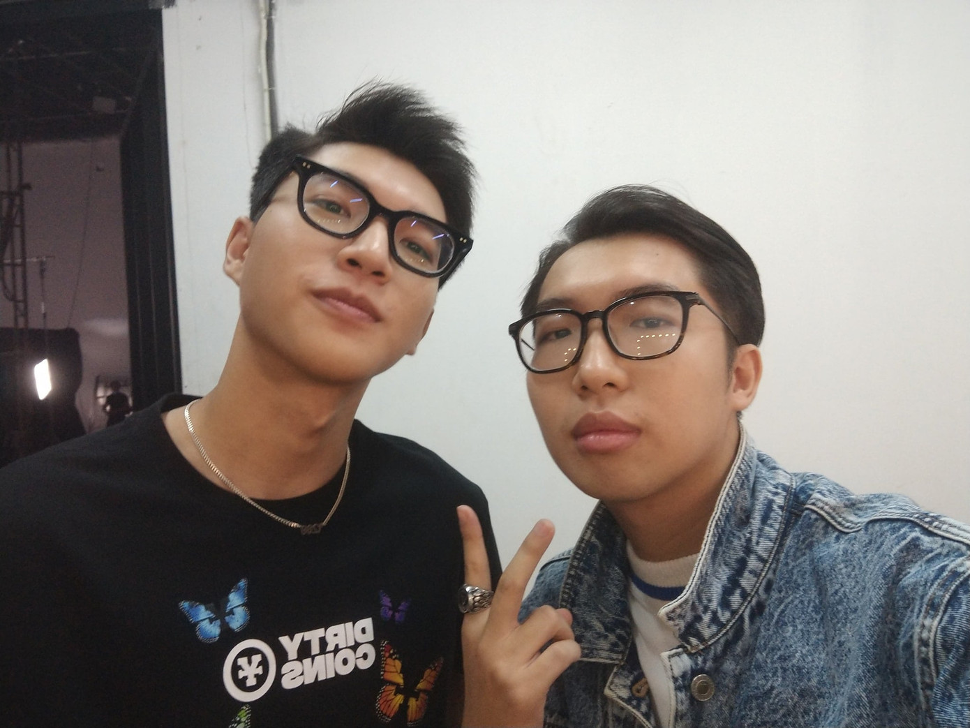 HIEUTHUHAI cũng từng thắc mắc: "Rồi bên nào là Hiếu vậy mọi người?"