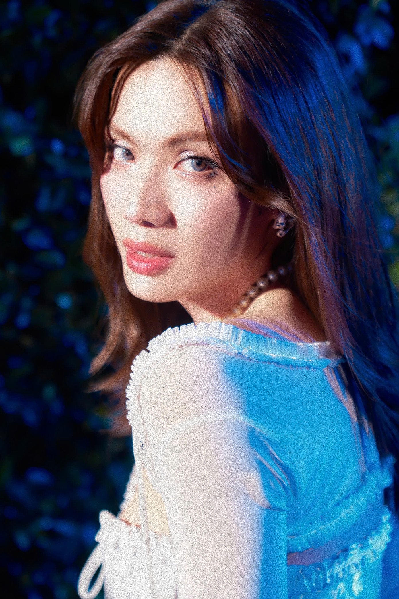 Sự trở lại lần này của Luna không chỉ tập trung vào âm nhạc, mà còn là màn &quot;lột xác&quot; đầy bất ngờ, mang đến một hình ảnh mới mẻ và ấn tượng.