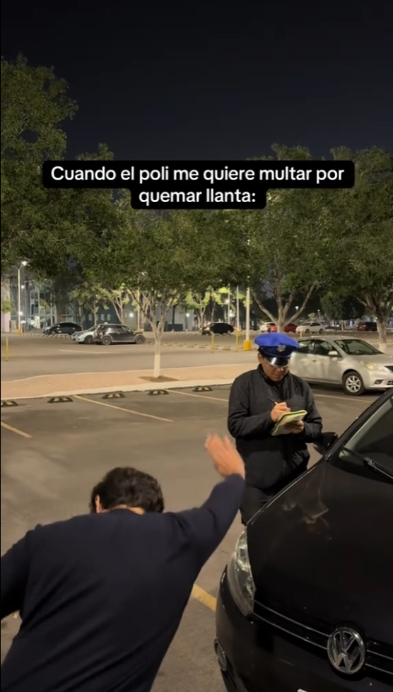 Dù đã &quot;tới công chiện&quot; nhưng chàng trai vẫn hài hước bắt trend &quot;Wait&quot;, cho thấy sức hút của trào lưu này trong cộng đồng giới trẻ quốc tế.