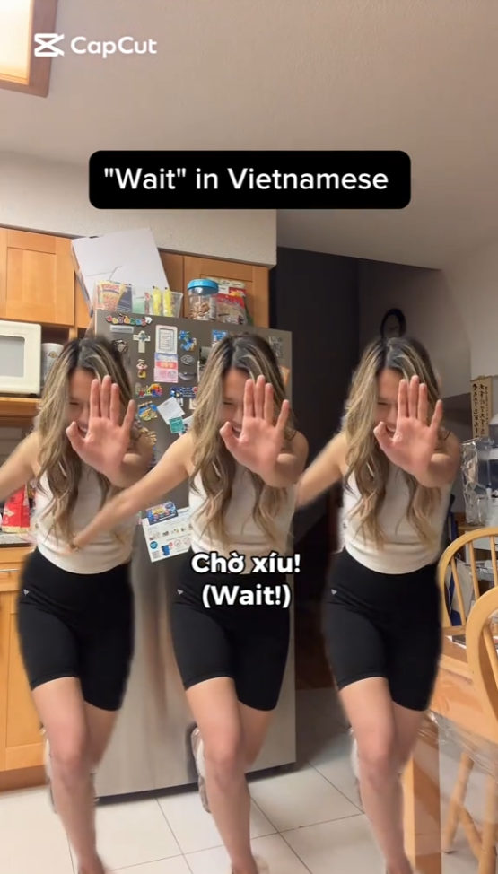 Với động tác đưa bàn tay lên, Netizen chưa cần nghe tiếng đã có thể đoán ra được đây là trend gì. Nhiều bạn trẻ &quot;đu&quot; trend này như một cách để giải tỏa căng thẳng và lan tỏa sự tích cực