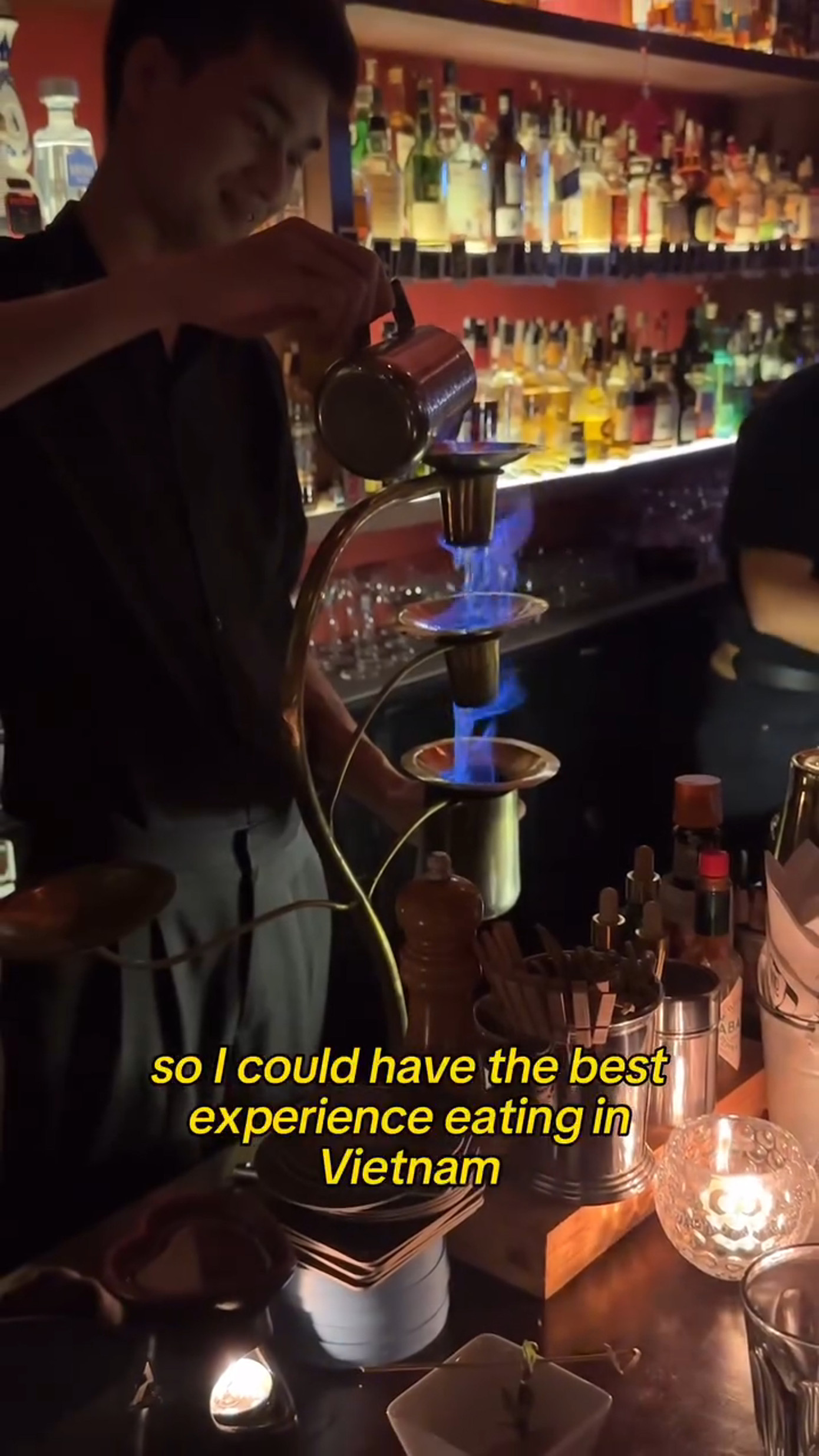 Bên cạnh đó, anh cũng được trải nghiệm những văn hóa trong đời sống của người dân Việt Nam như ngồi ghế lùn (ghế súp), đi chợ, xem múa rối nước, chèo thuyền, đi phố đêm,...