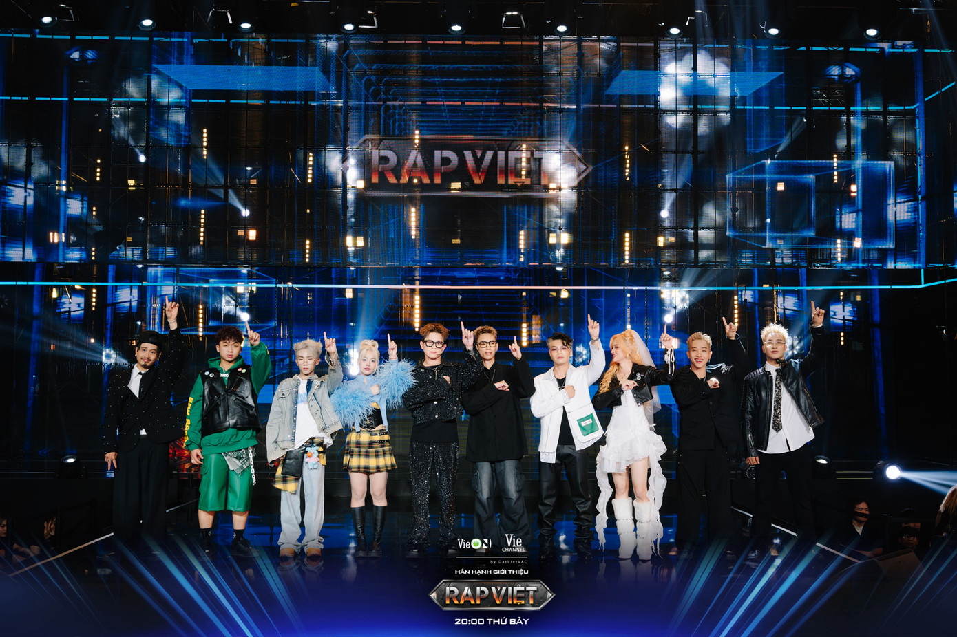 Sau cùng team B Ray hoàn thiện đội hình với: CoolKid, RamC, GILL, Robber, NGẮN và “Nón Vàng” TIÊU MINH PHỤNG. Sau cùng team B Ray hoàn thiện đội hình với: CoolKid, RamC, GILL, Robber, NGẮN và “Nón Vàng” TIÊU MINH PHỤNG.