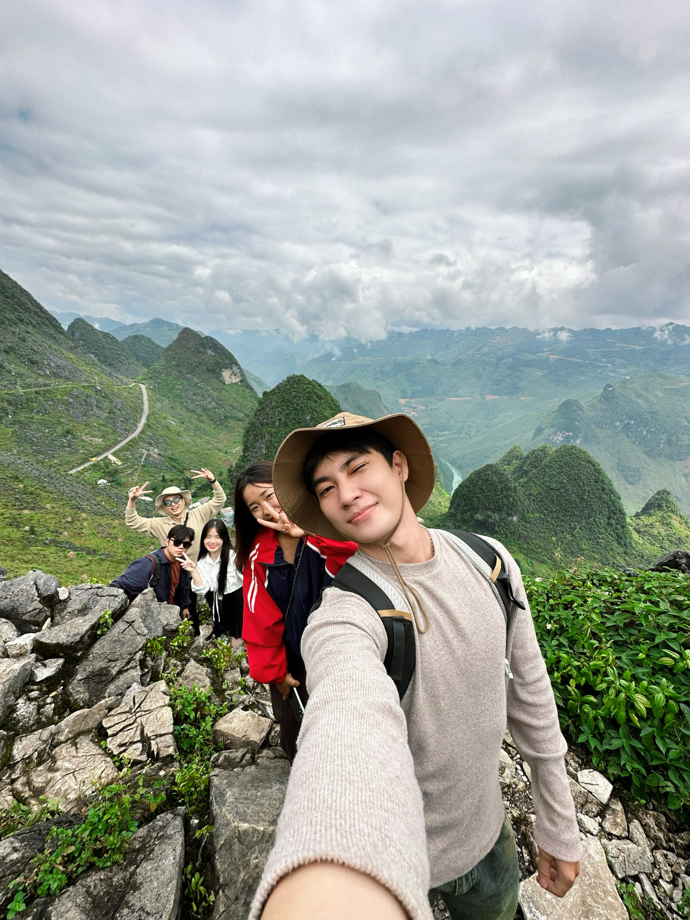 Luôn có những người đồng đội luôn đồng hành cùng Nam trong mỗi hành trình.