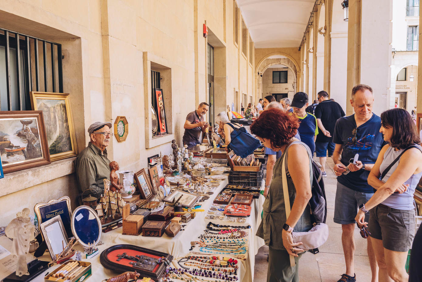 Có đến 45% du khách cho biết họ thường tìm được các sản phẩm có chất lượng tốt hơn tại những cửa hàng đồ vintage ở nước ngoài. Trong khi đó, 44% cho biết họ mua đồ vintage khi đi du lịch vì giá cả phải chăng hơn. Có đến 45% du khách cho biết họ thường tìm được các sản phẩm có chất lượng tốt hơn tại những cửa hàng đồ vintage ở nước ngoài. Trong khi đó, 44% cho biết họ mua đồ vintage khi đi du lịch vì giá cả phải chăng hơn.