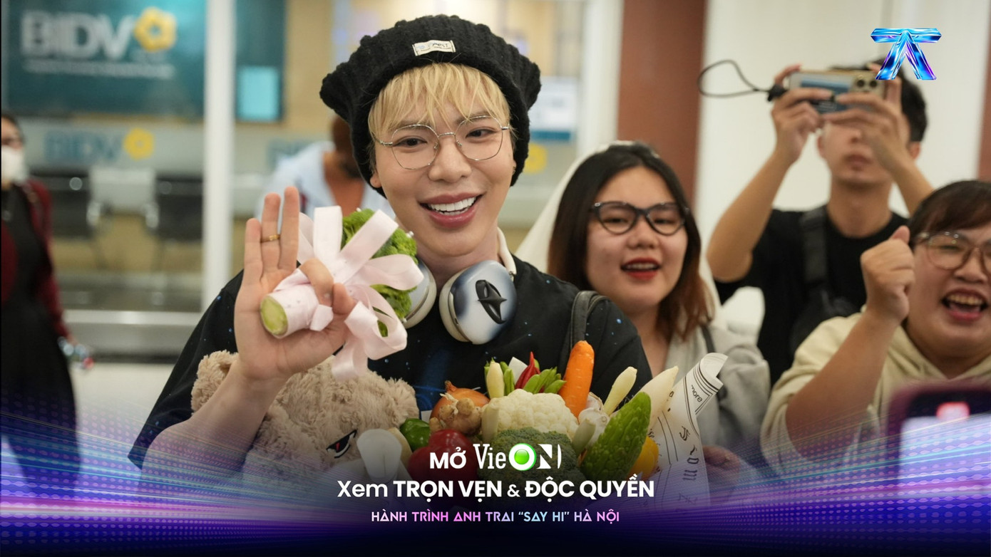 ERIK được fan gửi tặng ê hề rau củ.