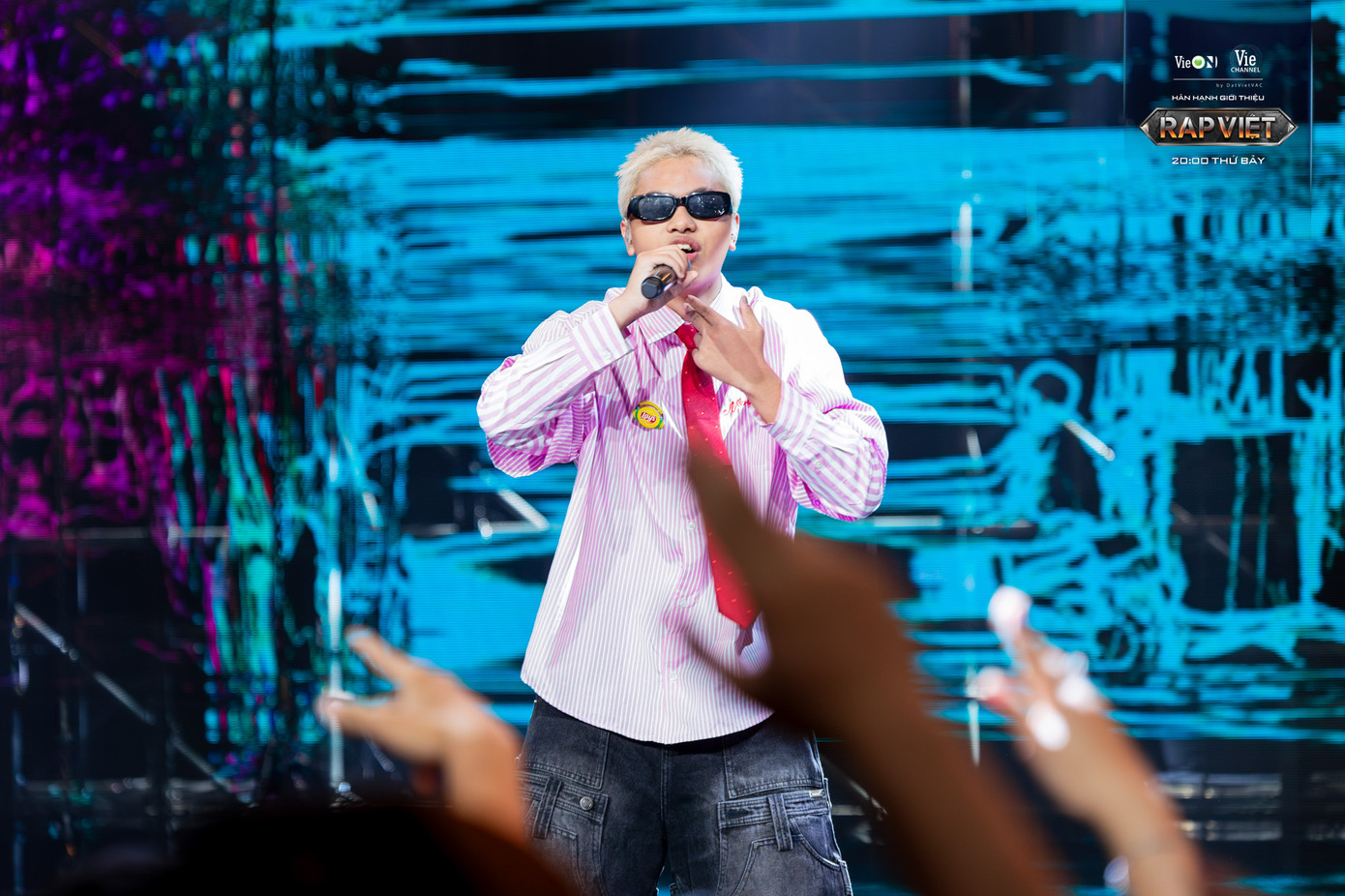 $A Lil Van với tiết mục Thủ Đô Chất. $A Lil Van với tiết mục Thủ Đô Chất.