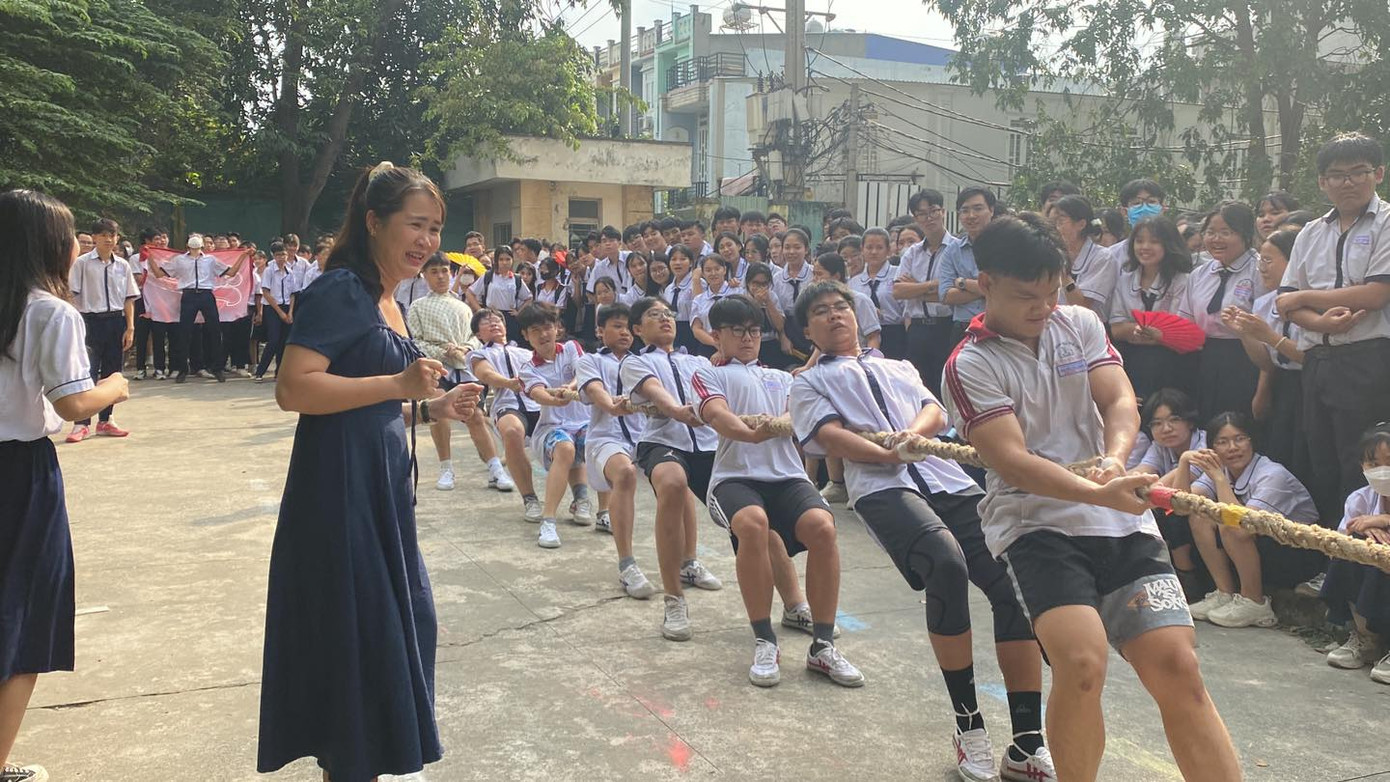 Ảnh: Đoàn Trường THPT Nguyễn Hữu Cảnh