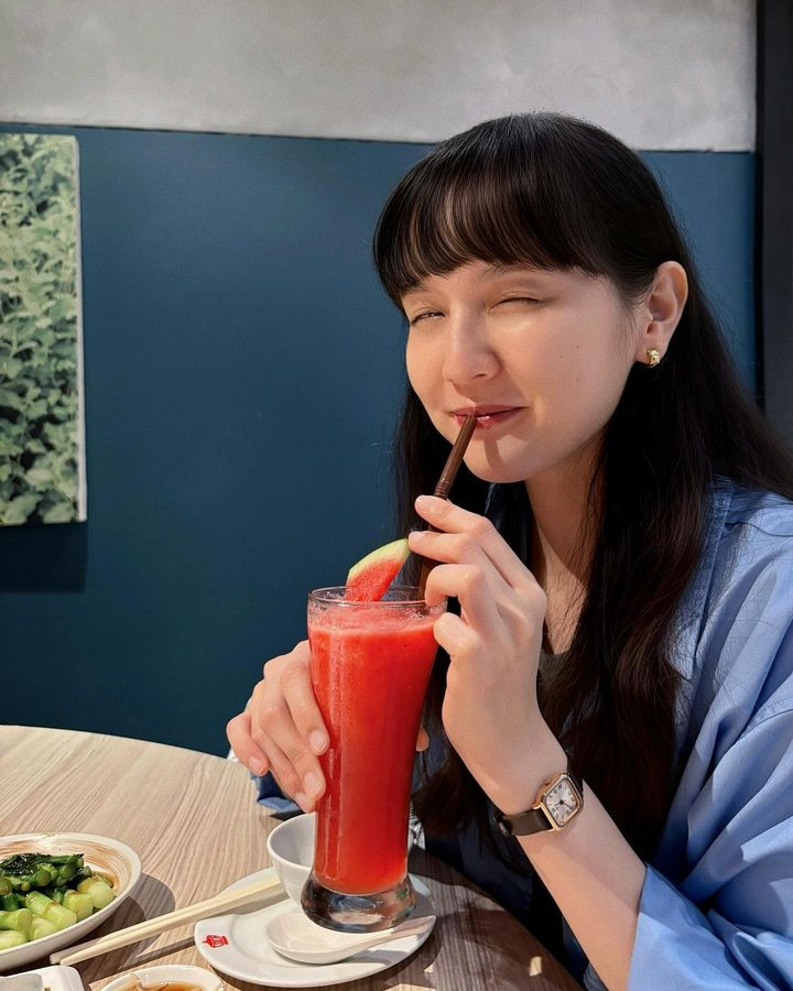 Nữ diễn viên check-in tại một nhà hàng. Ảnh: @lq.haitu Nữ diễn viên check-in tại một nhà hàng. Ảnh: @lq.haitu