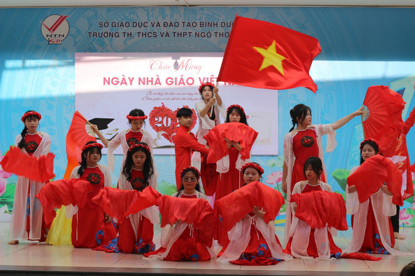 Ảnh: Đoàn trường Ngô Thời Nhiệm - Bình Dương