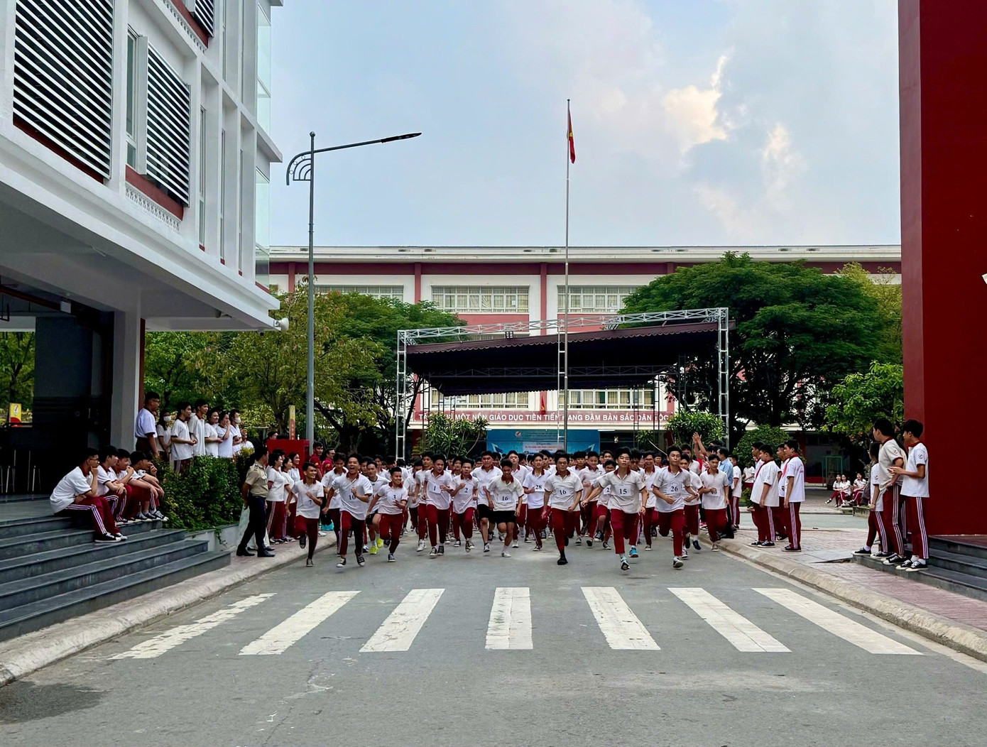 Ảnh: Đoàn trường Ngô Thời Nhiệm - Bình Dương