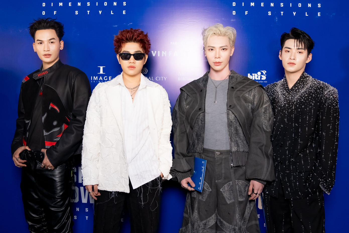 Hùng Huỳnh, ERIK, Captain Boy và Ali Hoàng Dương góp mặt tại thảm đỏ. Hùng Huỳnh, ERIK, Captain Boy và Ali Hoàng Dương góp mặt tại thảm đỏ.