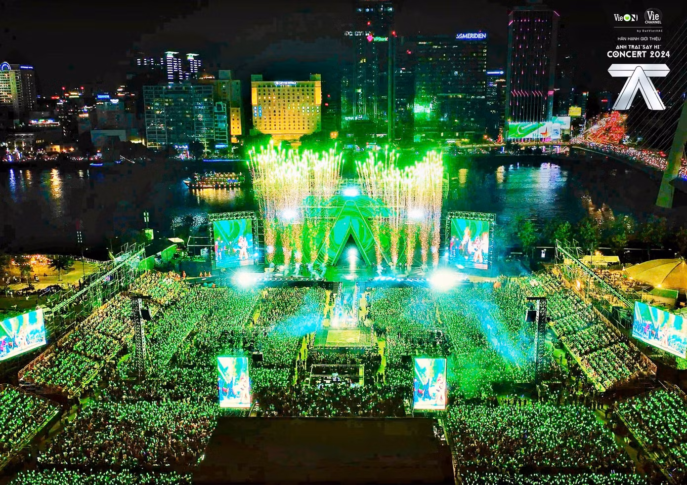Sân khấu concert Anh Trai “Say Hi” D-1 để lại nhiều ấn tượng về sự hoành tráng.