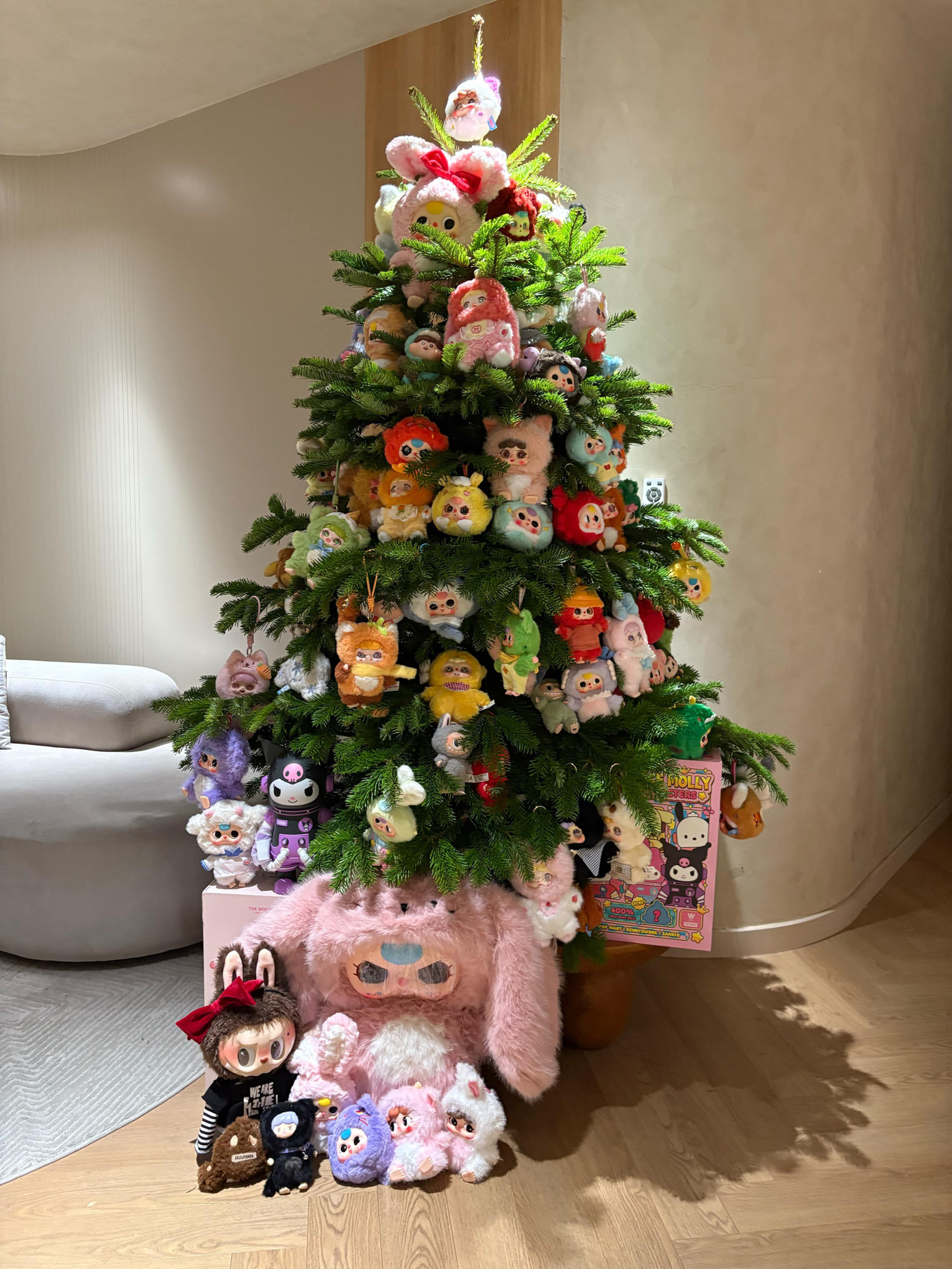 Cây thông khiến cộng đồng mạng dậy sóng vì độ đáng yêu. Ảnh: Việt Anh