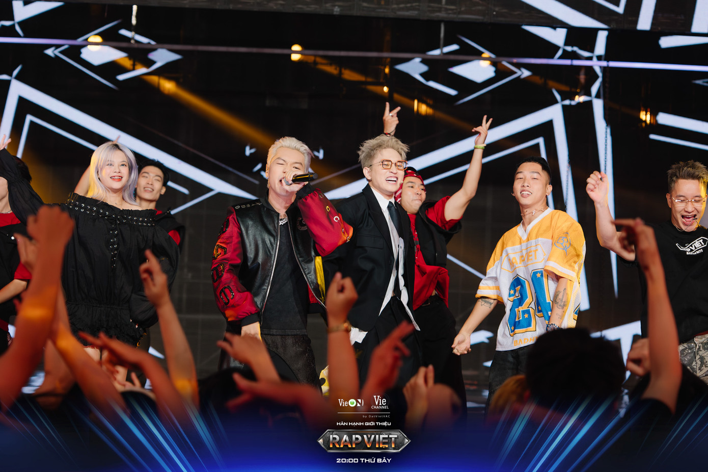 Chia sẻ về học trò, B Ray cho biết anh đã nhiều hôm thức trắng để cho “ra lò” thành quả này.