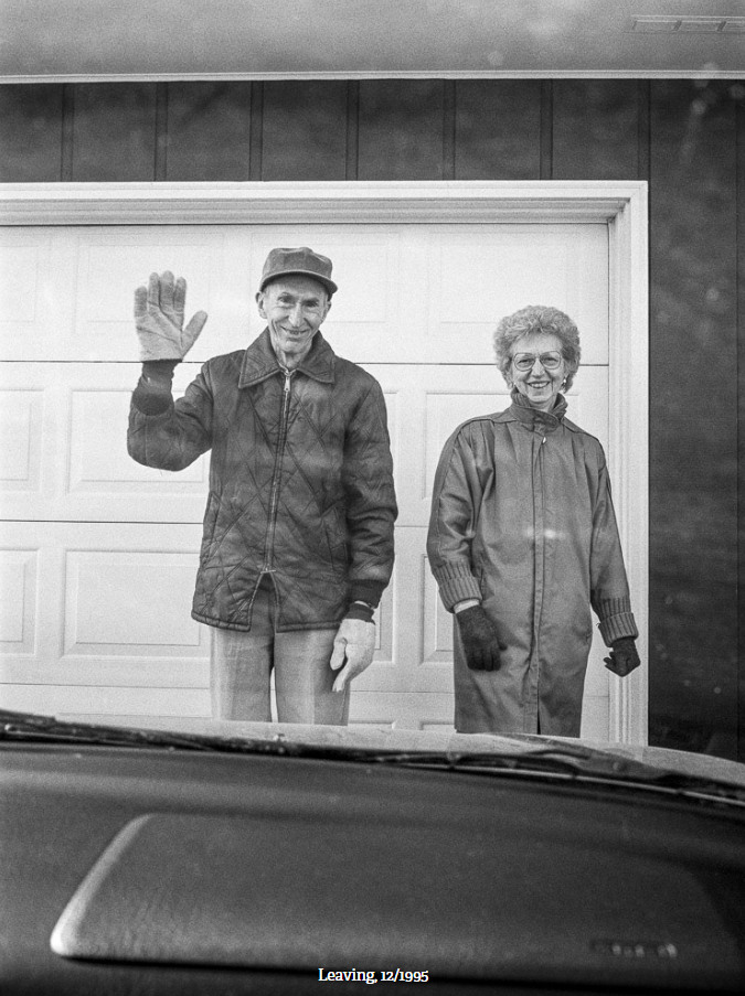 Những bức ảnh này là một phần của tác phẩm lớn hơn mang tên Relative Moments (tạm dịch: Những khoảnh khắc thân thuộc) ghi lại cuộc sống của gia đình và họ hàng bà Deanna.