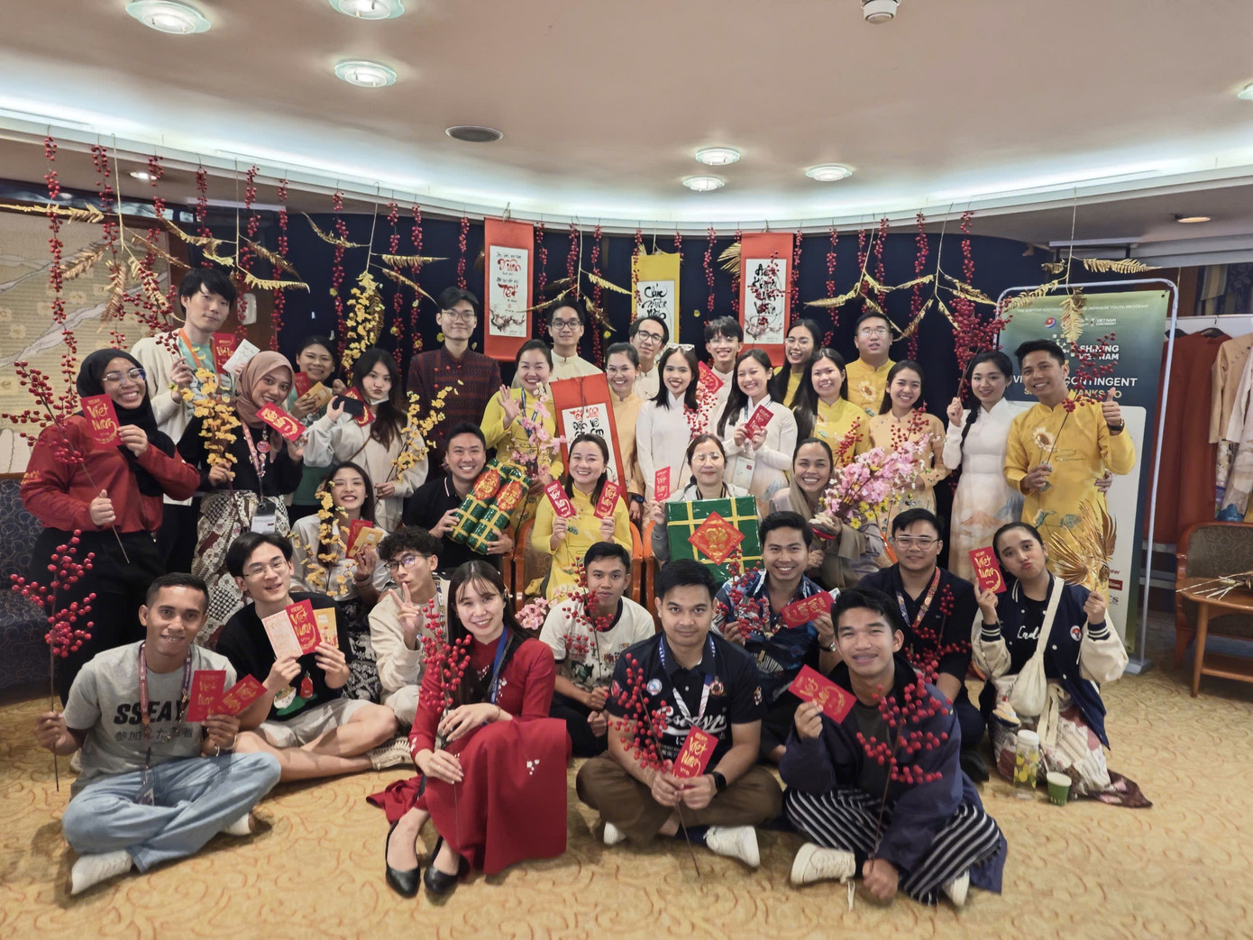 Tet on Nippon Maru đã nhận được sự tham gia nhiệt tình của nhiều đại biểu các nước bạn. Tet on Nippon Maru đã nhận được sự tham gia nhiệt tình của nhiều đại biểu các nước bạn.