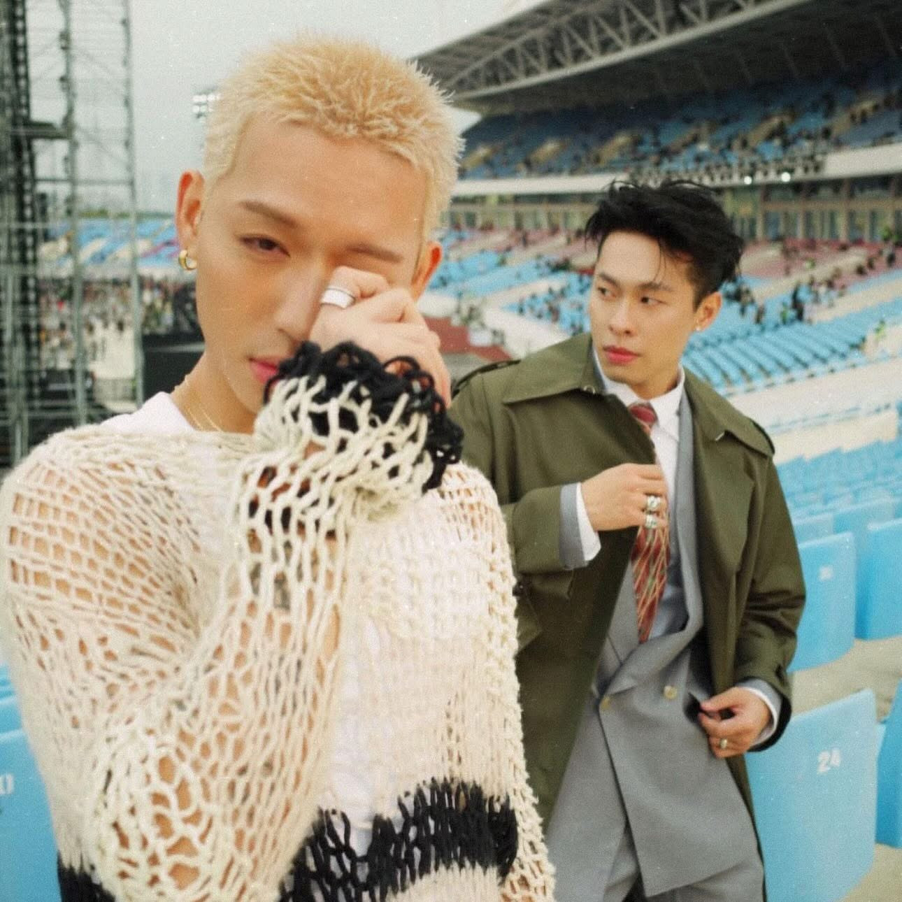 WEAN và HURRYKNG thường xuyên xuất hiện cùng nhau cả trên sân khấu lẫn đời thường. WEAN và HURRYKNG thường xuyên xuất hiện cùng nhau cả trên sân khấu lẫn đời thường.