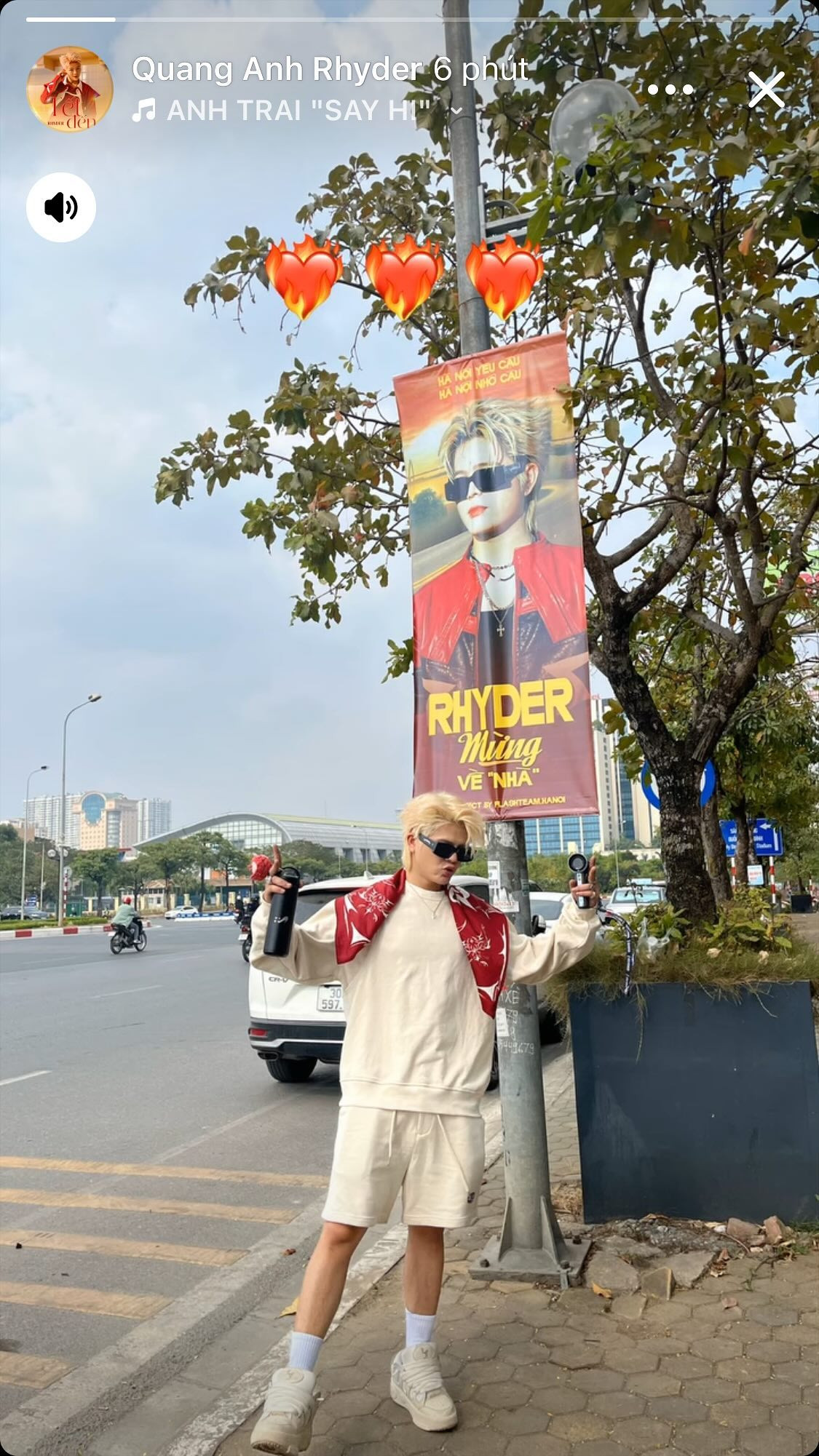 RHYDER đã check in cờ phướn do FLASH (FC của RHYDER) chuẩn bị.