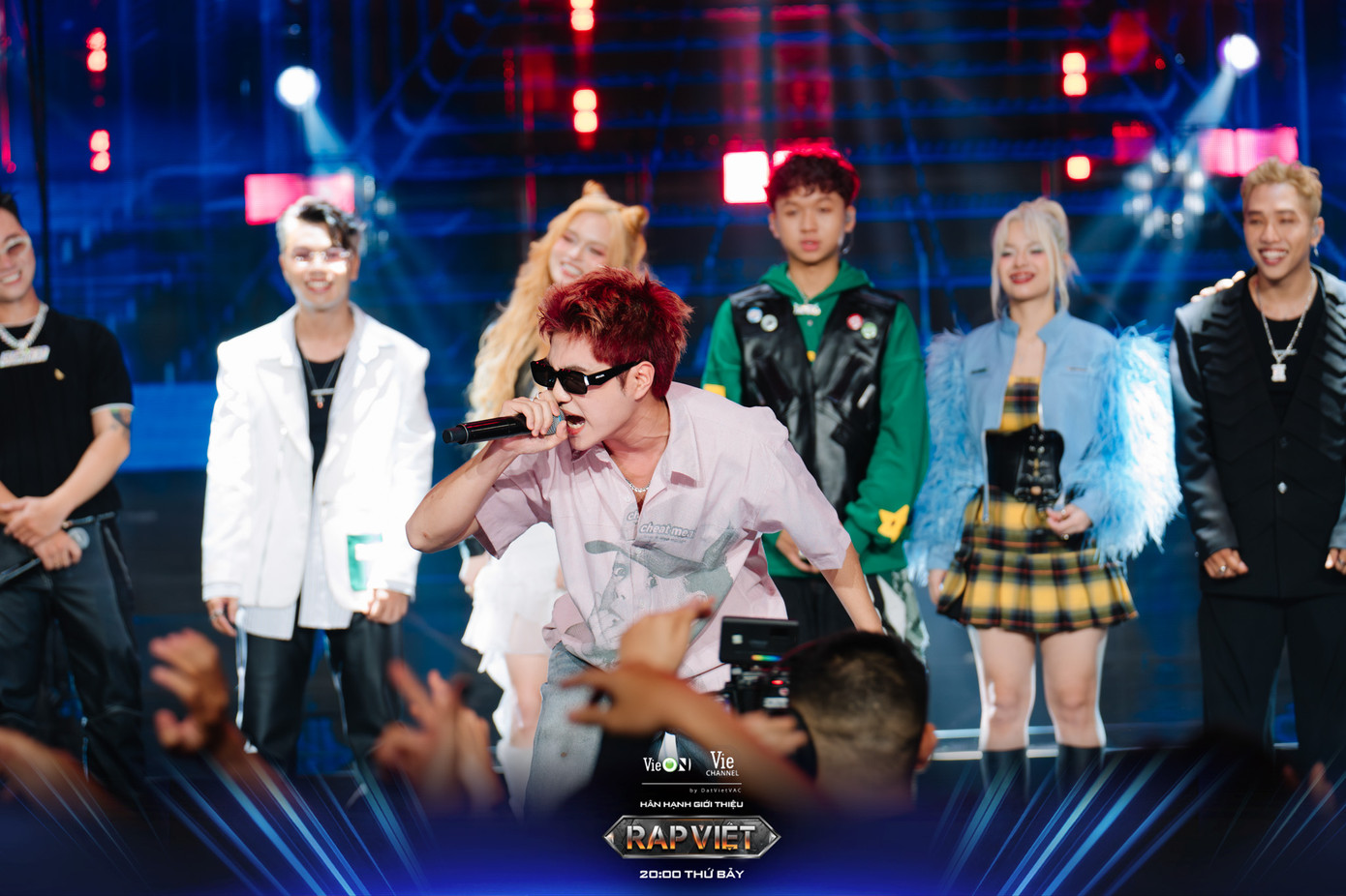 Sự xuất hiện của The Underdogs gồm Captainboy, DT, Huỳnh Công Hiếu khiến không khí thêm phần sôi động. Sự xuất hiện của The Underdogs gồm Captainboy, DT, Huỳnh Công Hiếu khiến không khí thêm phần sôi động.