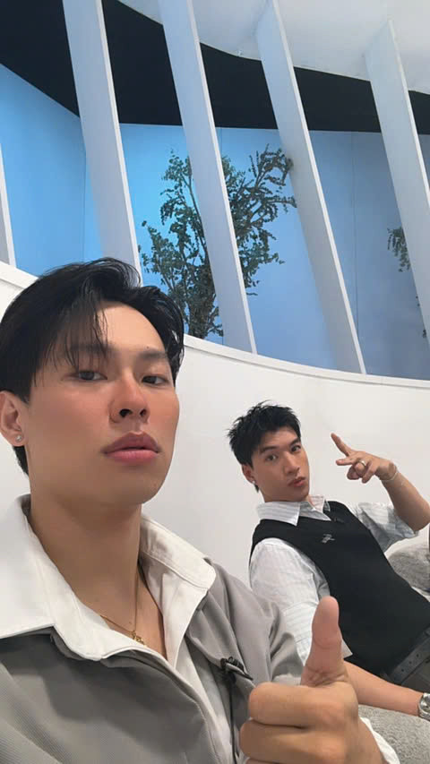 Sau thành công của Anh Trai "Say Hi", cả hai đều đang phát triển mạnh mẽ. Sau thành công của Anh Trai "Say Hi", cả hai đều đang phát triển mạnh mẽ.