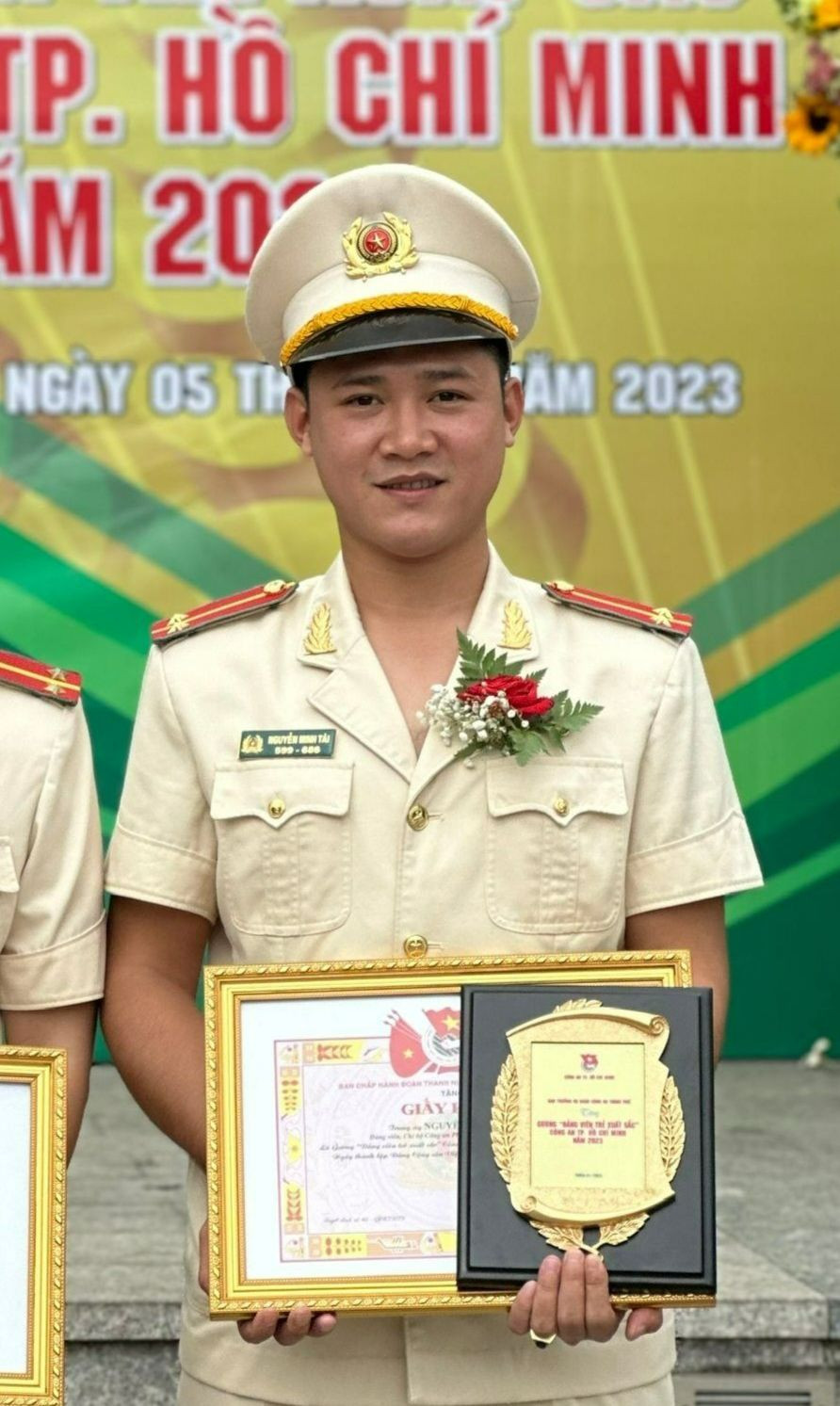 Đồng chí Nguyễn Minh Tài (sinh năm 1995) - Thượng uý, Cán bộ Đội Cảnh sát Kinh tế, Công an Quận 7; Phó Bí thư Đoàn Thanh niên Công an Quận 7. Đồng chí Nguyễn Minh Tài (sinh năm 1995) - Thượng uý, Cán bộ Đội Cảnh sát Kinh tế, Công an Quận 7; Phó Bí thư Đoàn Thanh niên Công an Quận 7.