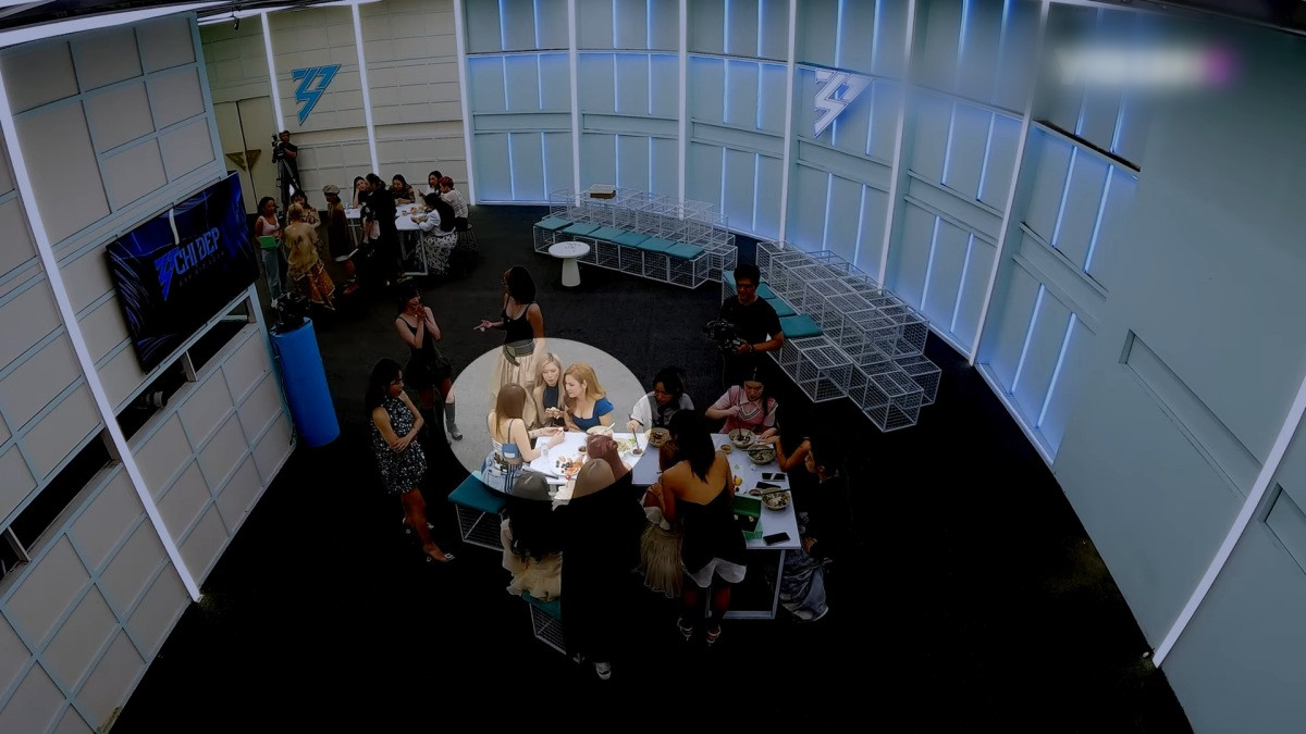 Minh Tuyết được Minh Hằng thuyết phục về đội Tóc Tiên.