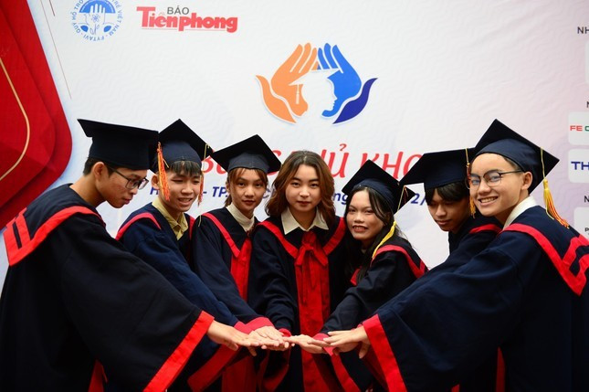 Chương trình dự kiến có nhiều hoạt động như tham quan danh lam thắng cảnh ở TP.HCM, giao lưu giữa các thủ khoa và sinh viên các trường đại học; giao lưu giữa thủ khoa và lãnh đạo các doanh nghiệp thành đạt; lễ vinh danh và trao học bổng cho sinh viên... Ảnh: TPO Chương trình dự kiến có nhiều hoạt động như tham quan danh lam thắng cảnh ở TP.HCM, giao lưu giữa các thủ khoa và sinh viên các trường đại học; giao lưu giữa thủ khoa và lãnh đạo các doanh nghiệp thành đạt; lễ vinh danh và trao học bổng cho sinh viên... Ảnh: TPO