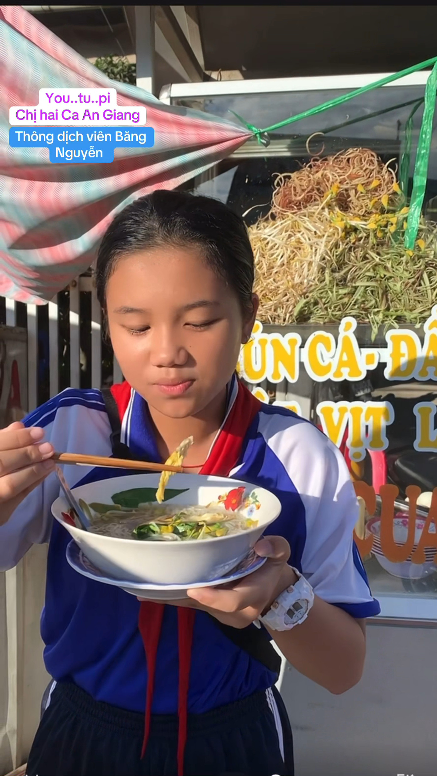 Tuyết Băng bỗng trở nên nổi tiếng khi chia sẻ những hoạt động thường ngày của bản thân.