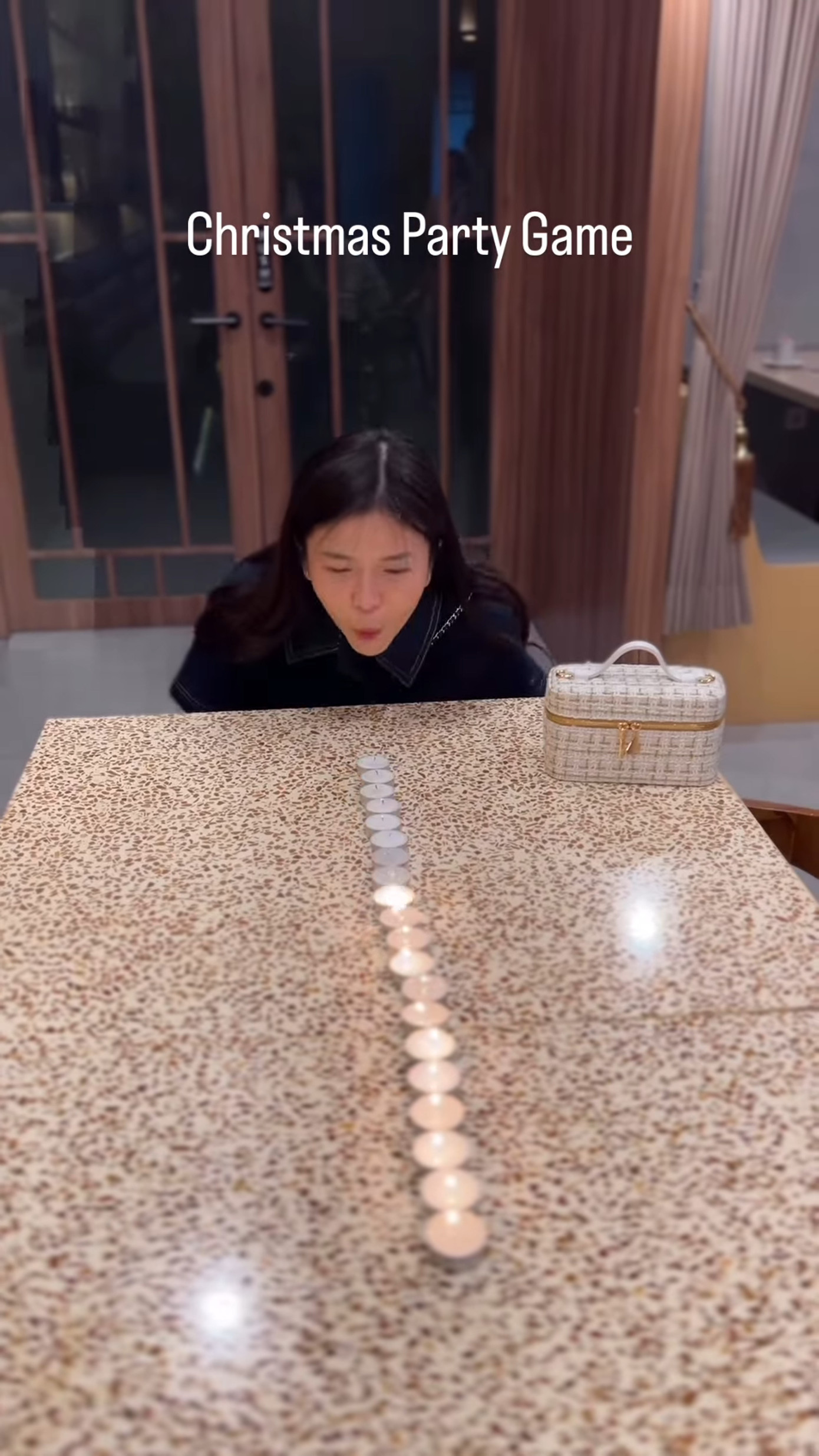 Nến tealight là loại nến được đựng trong những chiếc cốc nhựa hay cốc kim loại mỏng có kích thước nhỏ.