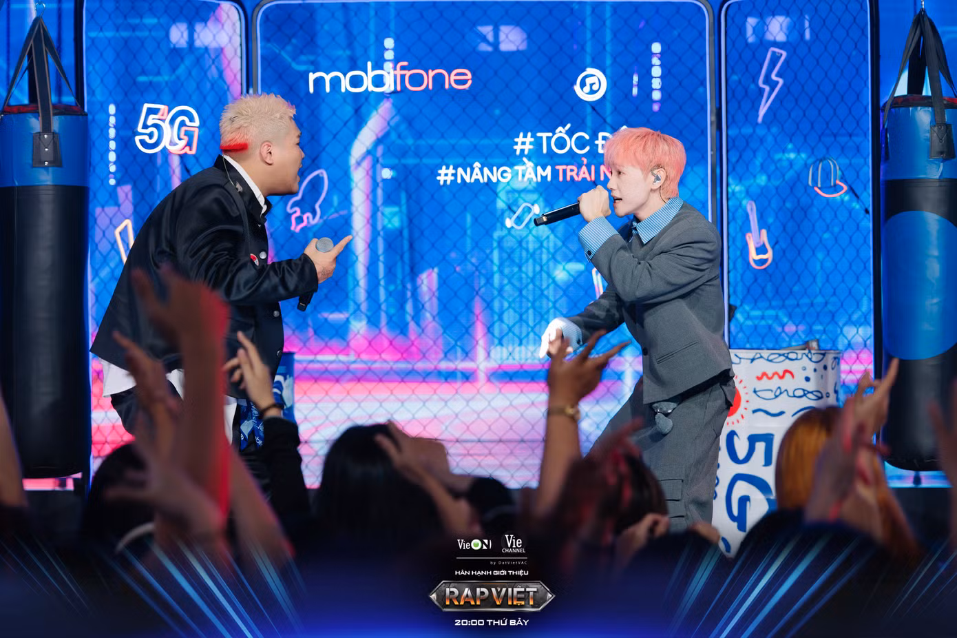 “Người chơi hệ chiến” Billy100 mời JSOL đồng diễn nhưng lại bị nhận xét “lu mờ” trước đàn anh.