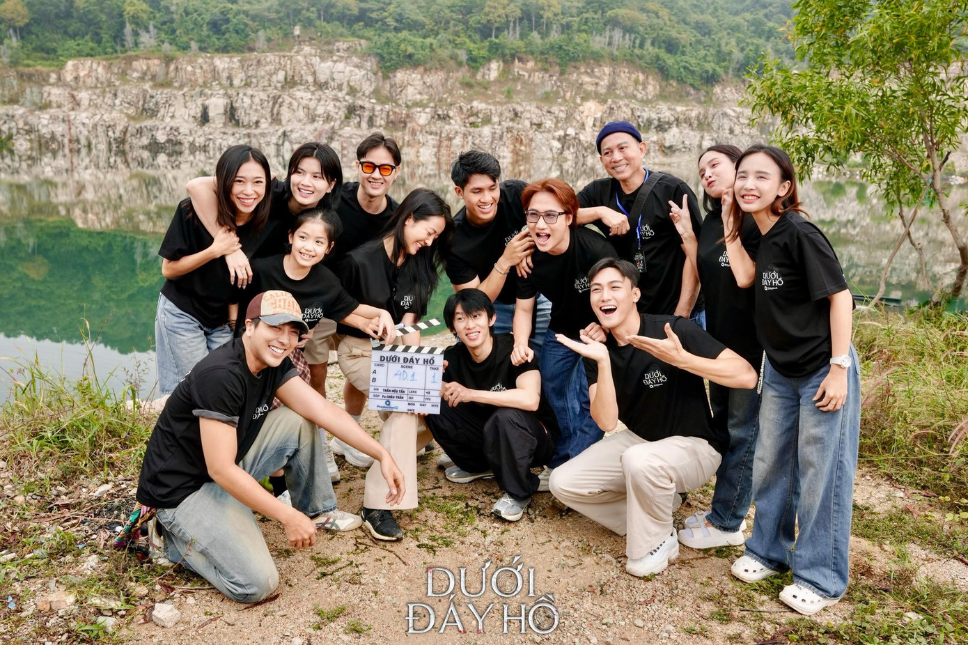 Góp mặt trong phim điện ảnh Dưới Đáy Hồ còn có sự tham gia của NS Hữu Tiến, diễn viên Nguyên Thảo, Mạc Trung Kiên...