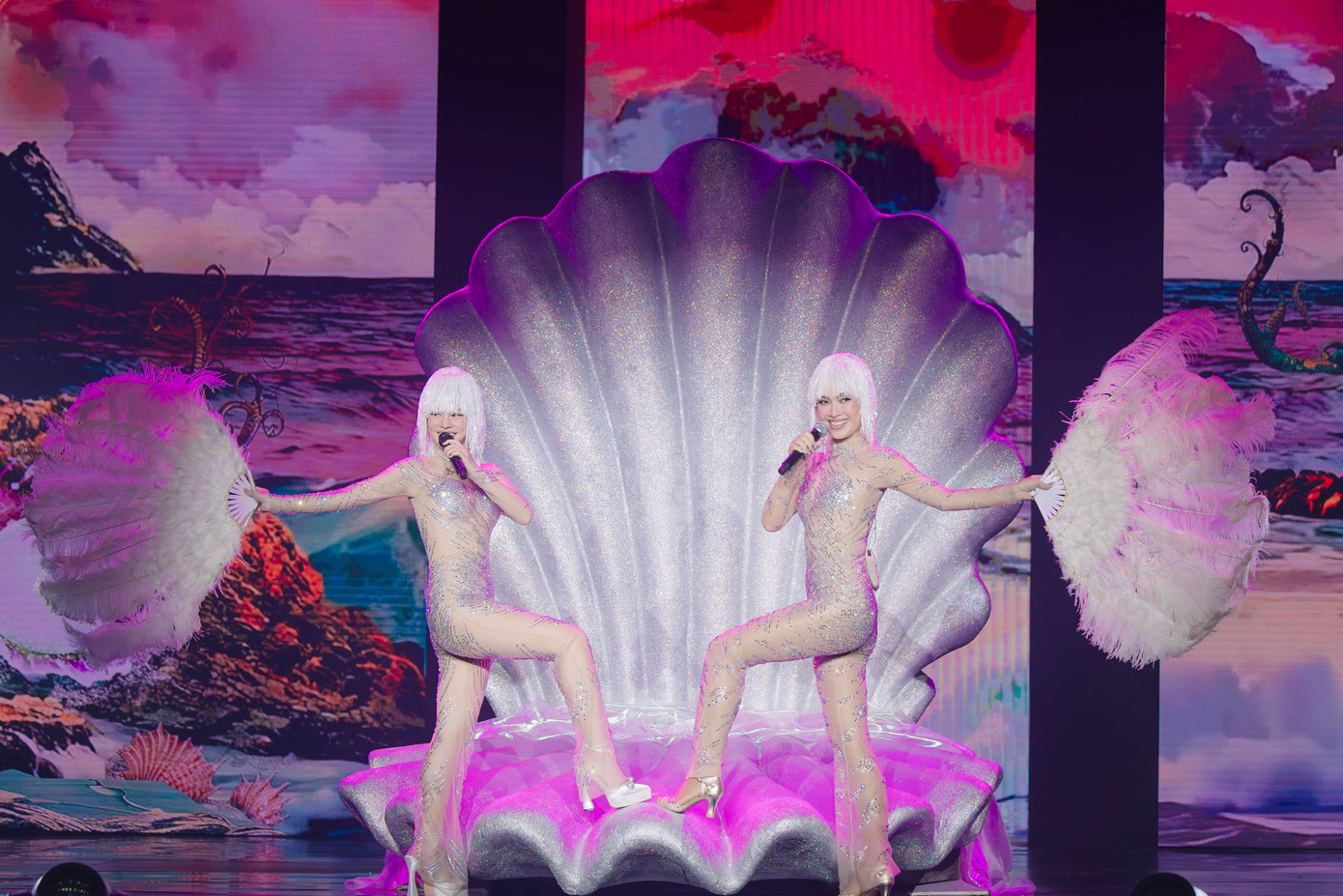 Vòng đấu đối kháng Vocal khép lại nhưng May Mắn chưa thể mỉm cười với 2 Chị Đẹp Bùi Lan Hương và Ái Phương, chiến thắng thuộc về Liên minh Thu Phương với Chưa Quên Người Yêu Cũ. Vòng đấu đối kháng Vocal khép lại nhưng May Mắn chưa thể mỉm cười với 2 Chị Đẹp Bùi Lan Hương và Ái Phương, chiến thắng thuộc về Liên minh Thu Phương với Chưa Quên Người Yêu Cũ.