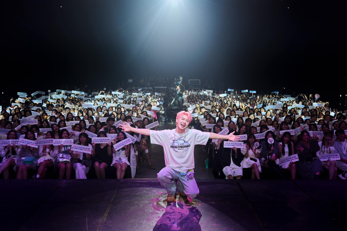 Fan meeting của JSOL đã diễn ra thành công với sự tham gia của hàng trăm khán giả. Fan meeting của JSOL đã diễn ra thành công với sự tham gia của hàng trăm khán giả.